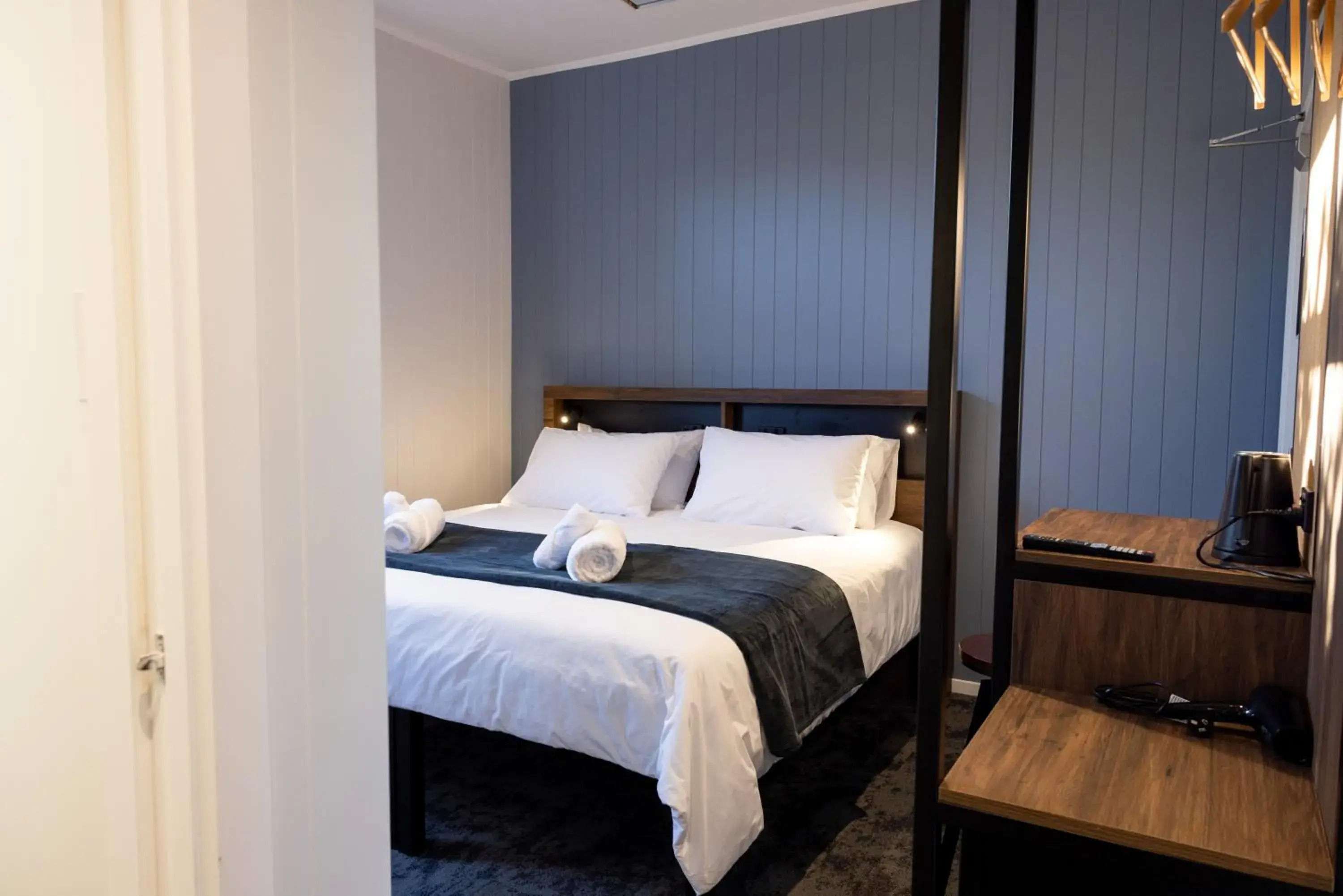 King Room Ensuite in Haka House Wanaka King Room Ensuite in Haka House Wanaka