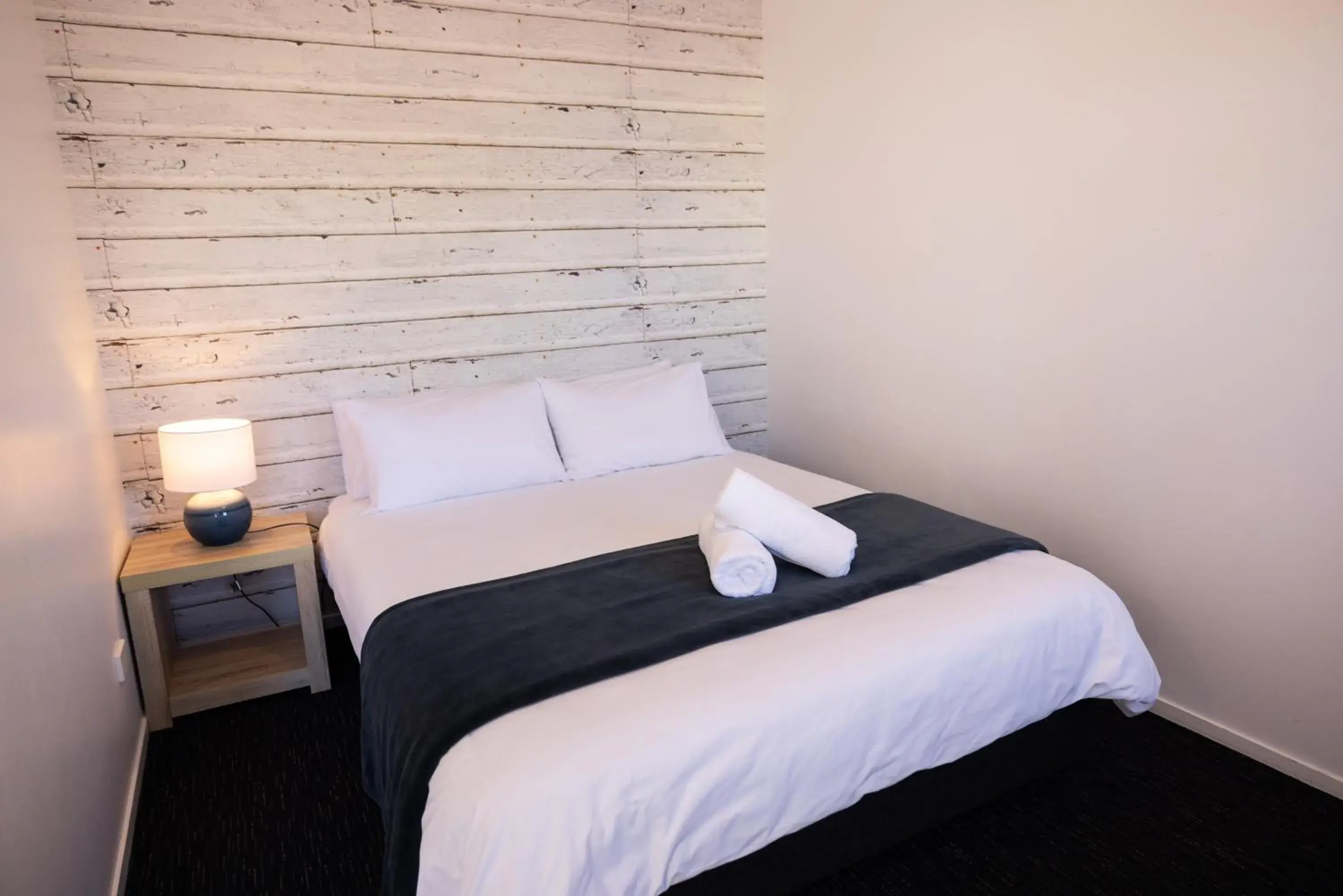 Double Room with Ensuite in Haka House Taupo Double Room with Ensuite in Haka House Taupo