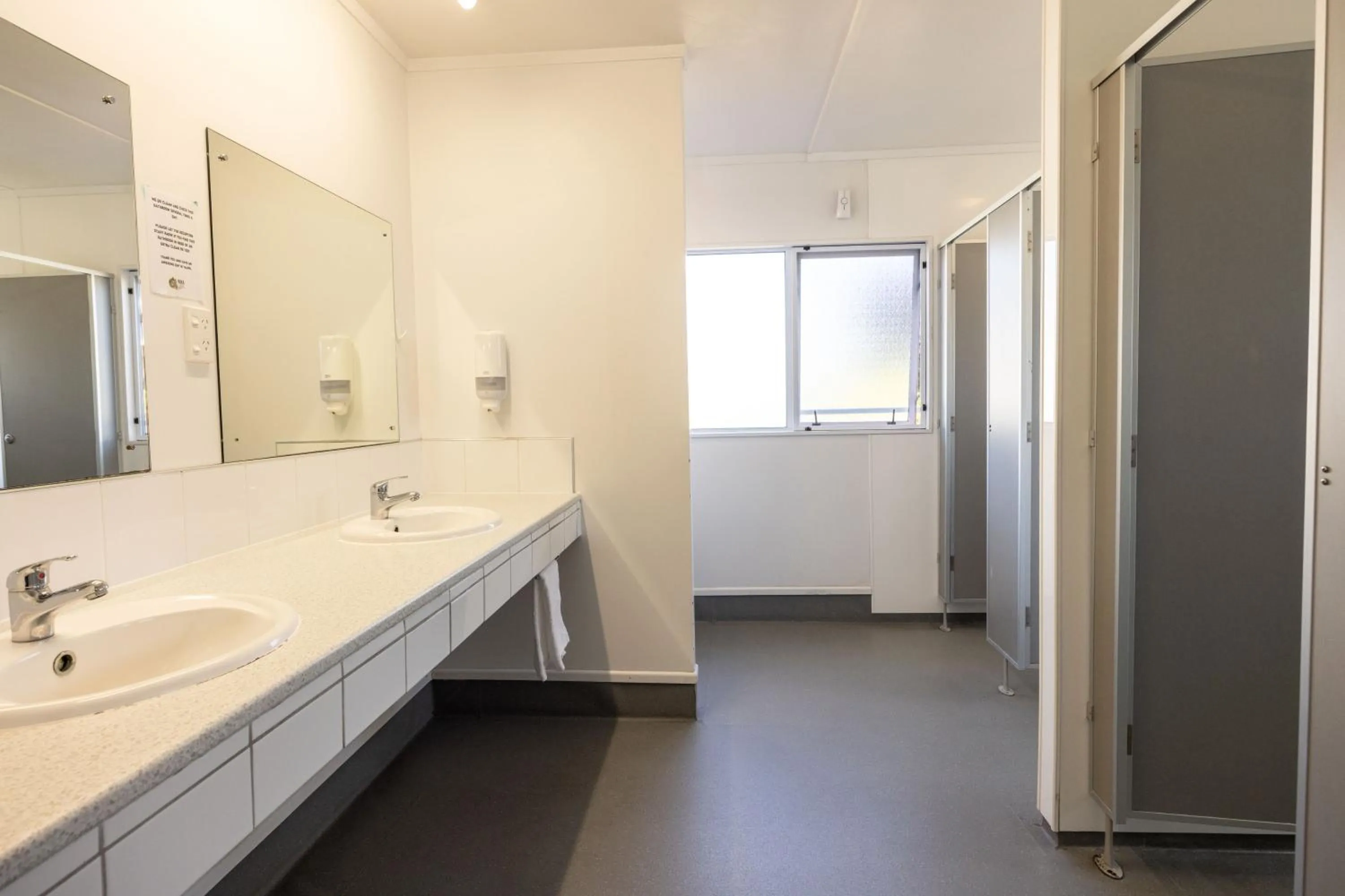 Shower in Haka House Taupo