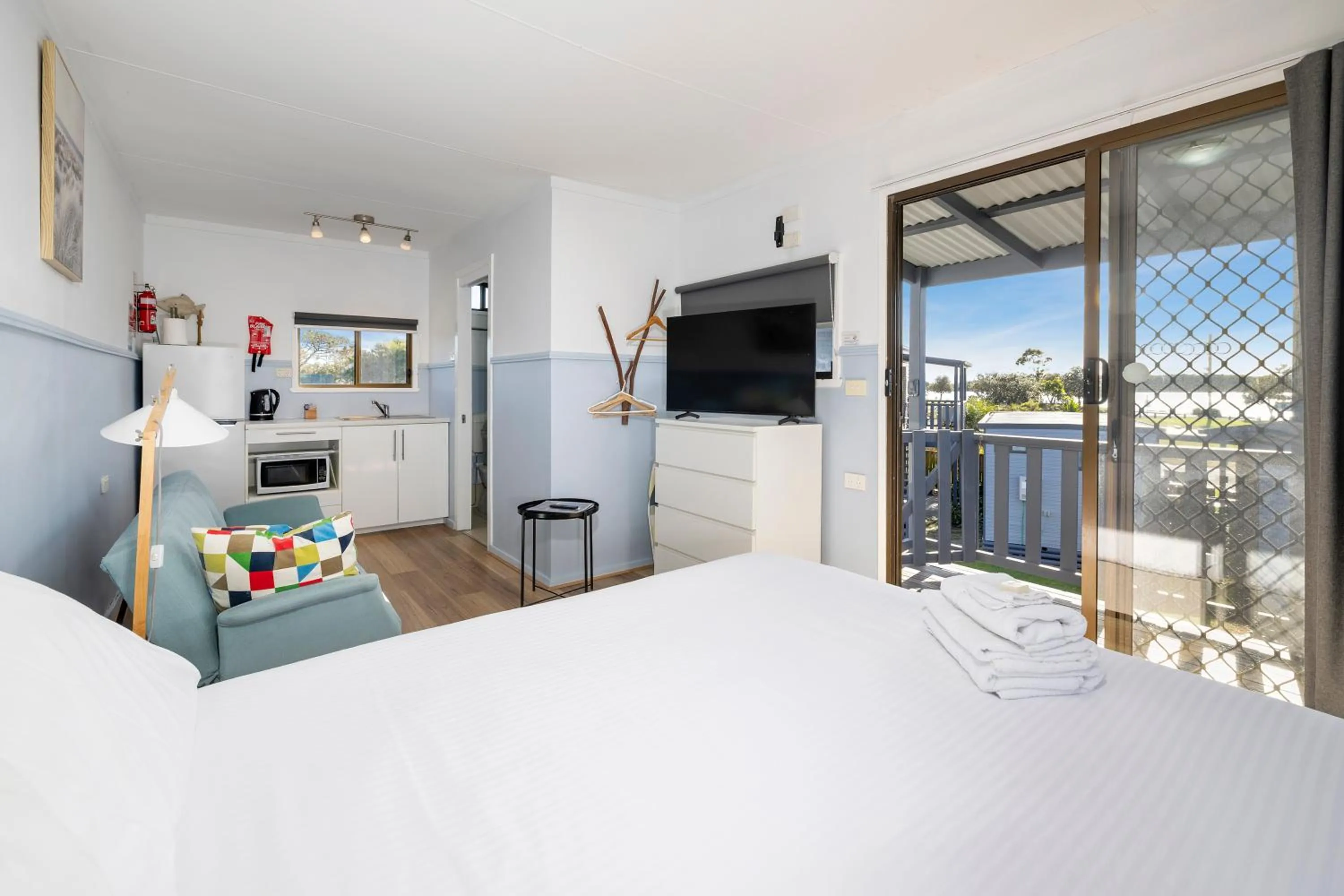 Living room, Bed in South Coast Retreat