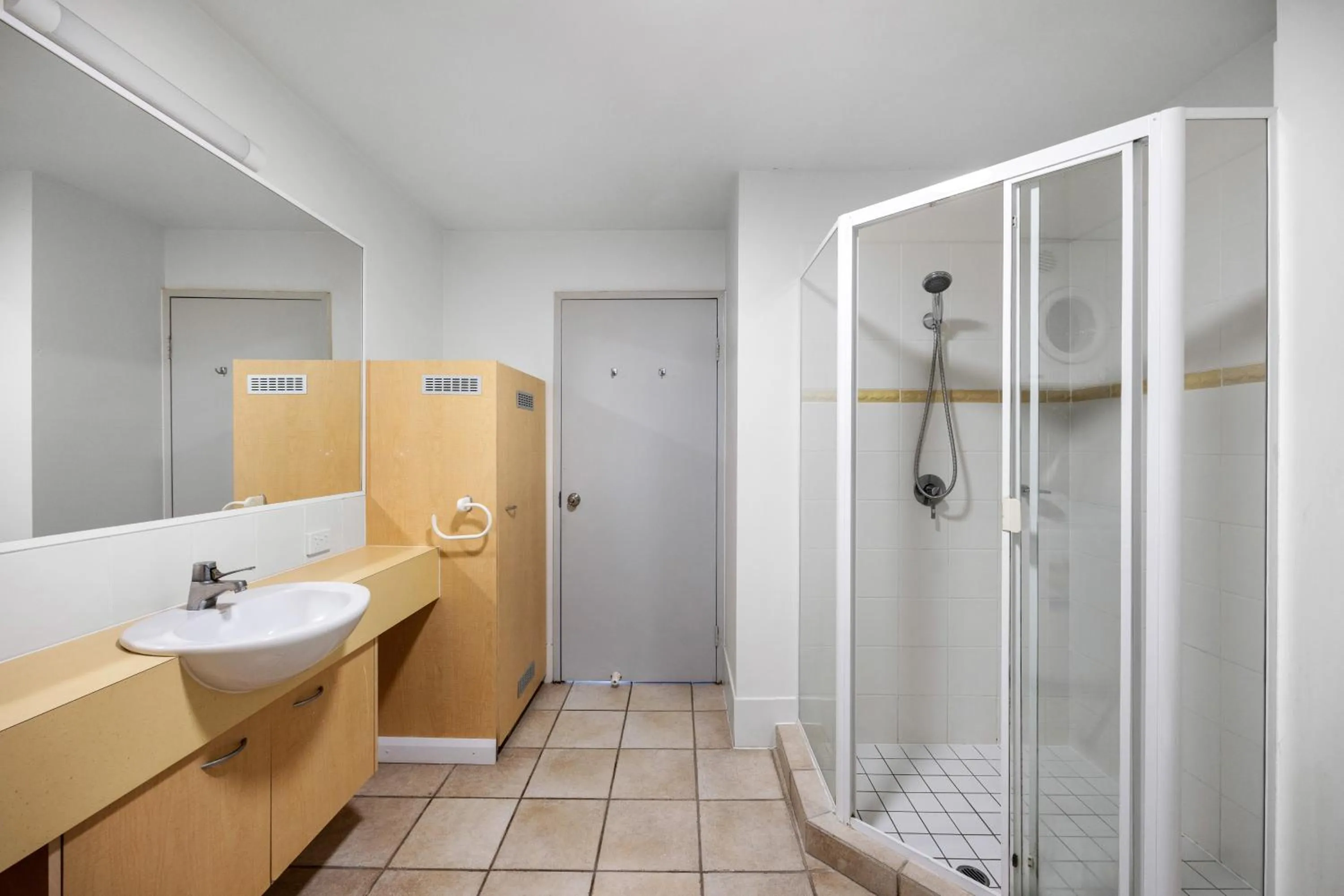 Shower in The Beach Retreat Coolum