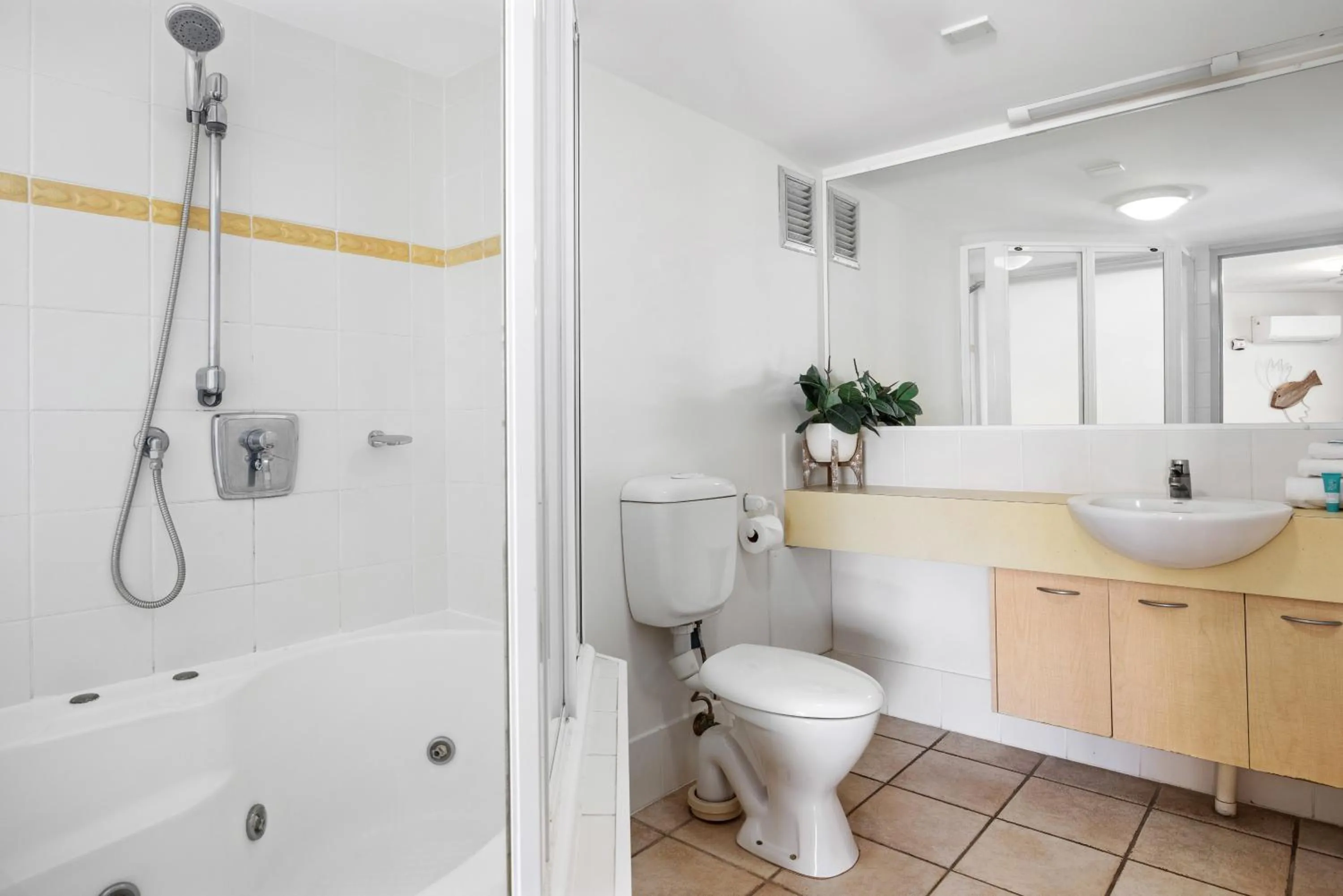 Shower in The Beach Retreat Coolum