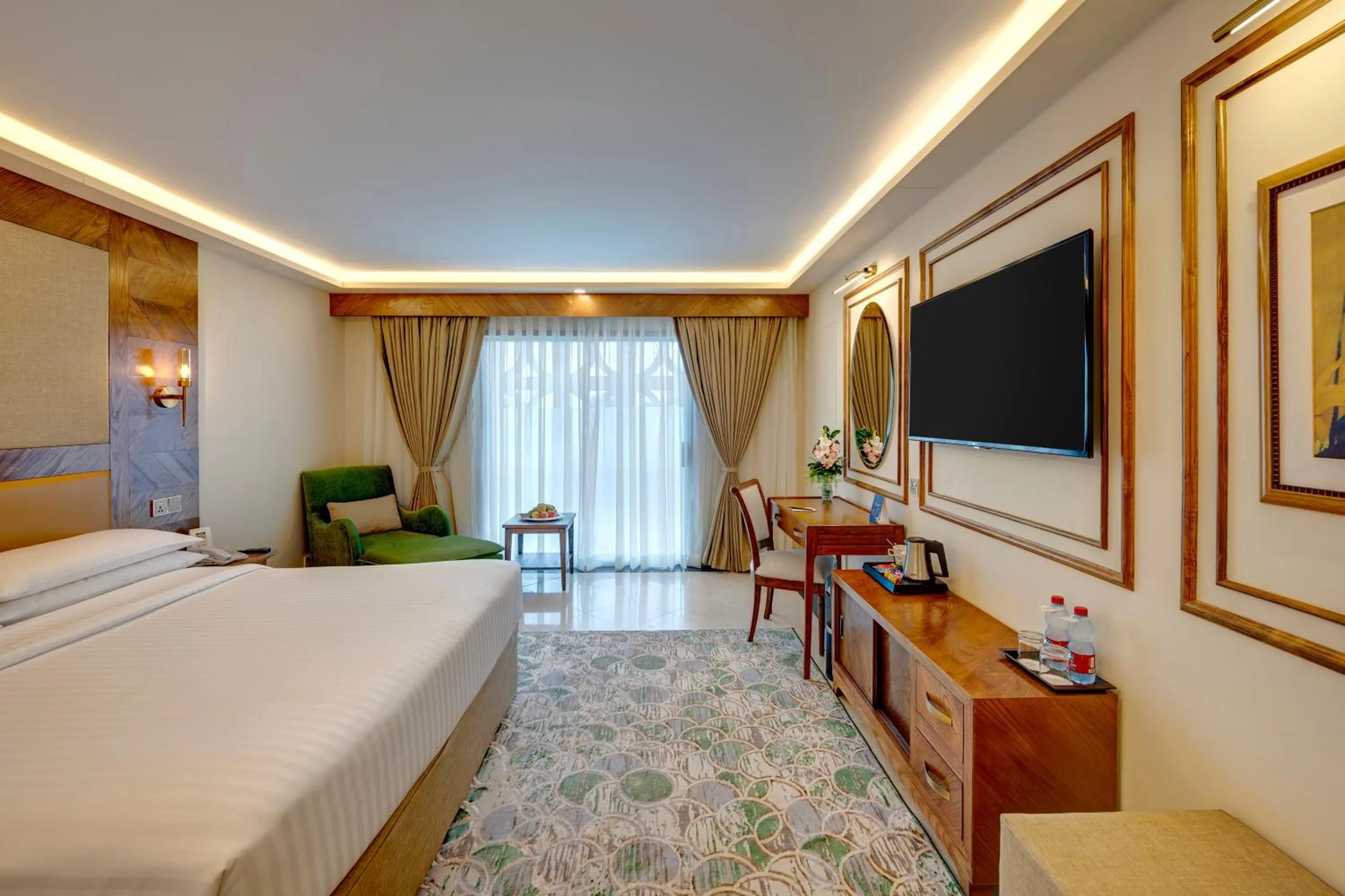 Bedroom, Bed in Pearl Continental Hotel, Rawalpindi