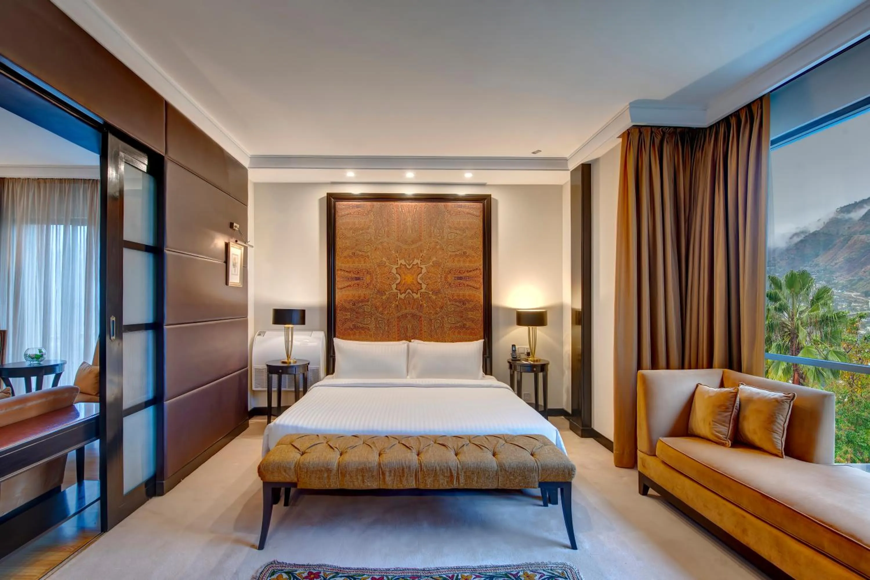 Bedroom, Bed in Pearl Continental Hotel, Muzaffarabad