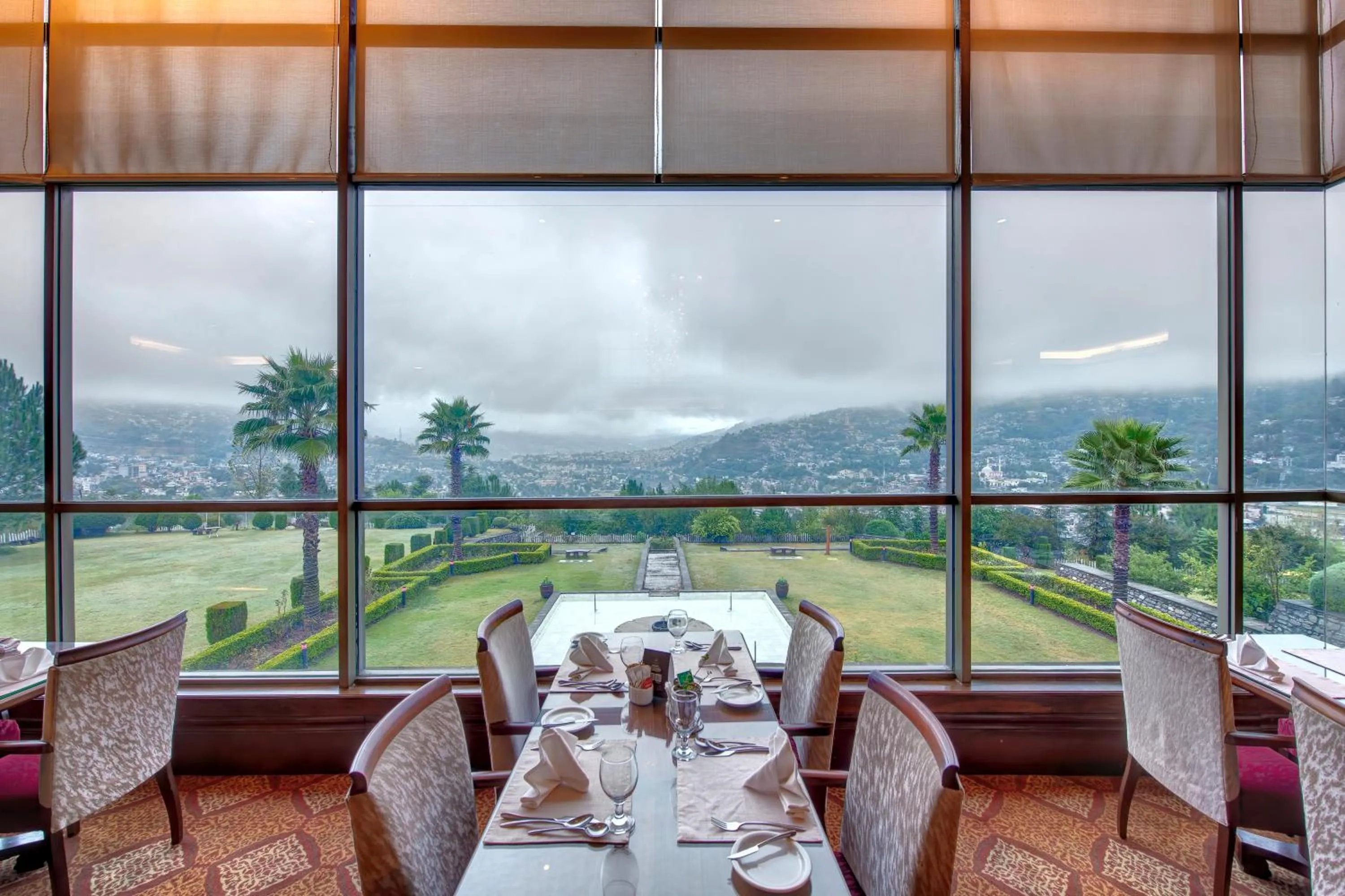 Restaurant/places to eat in Pearl Continental Hotel, Muzaffarabad