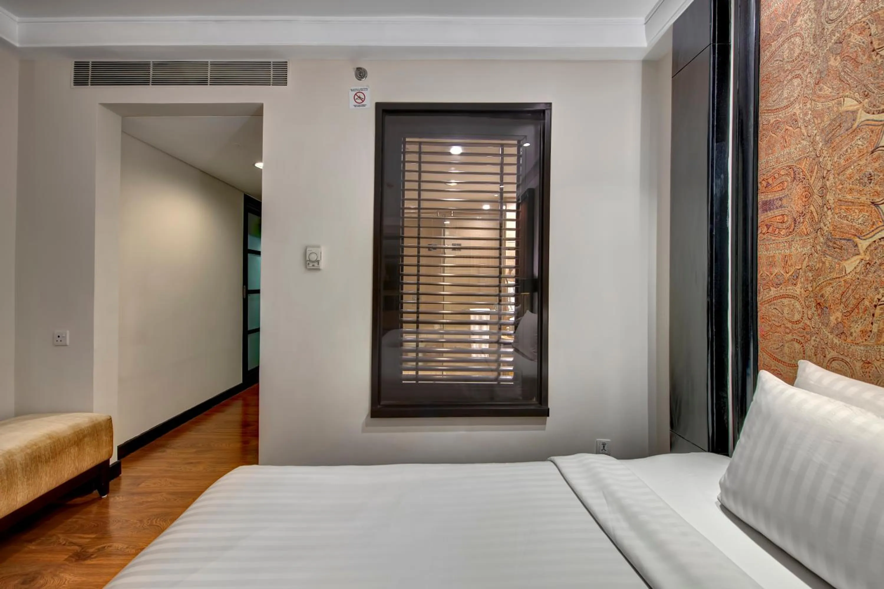 Bedroom, Bed in Pearl Continental Hotel, Muzaffarabad