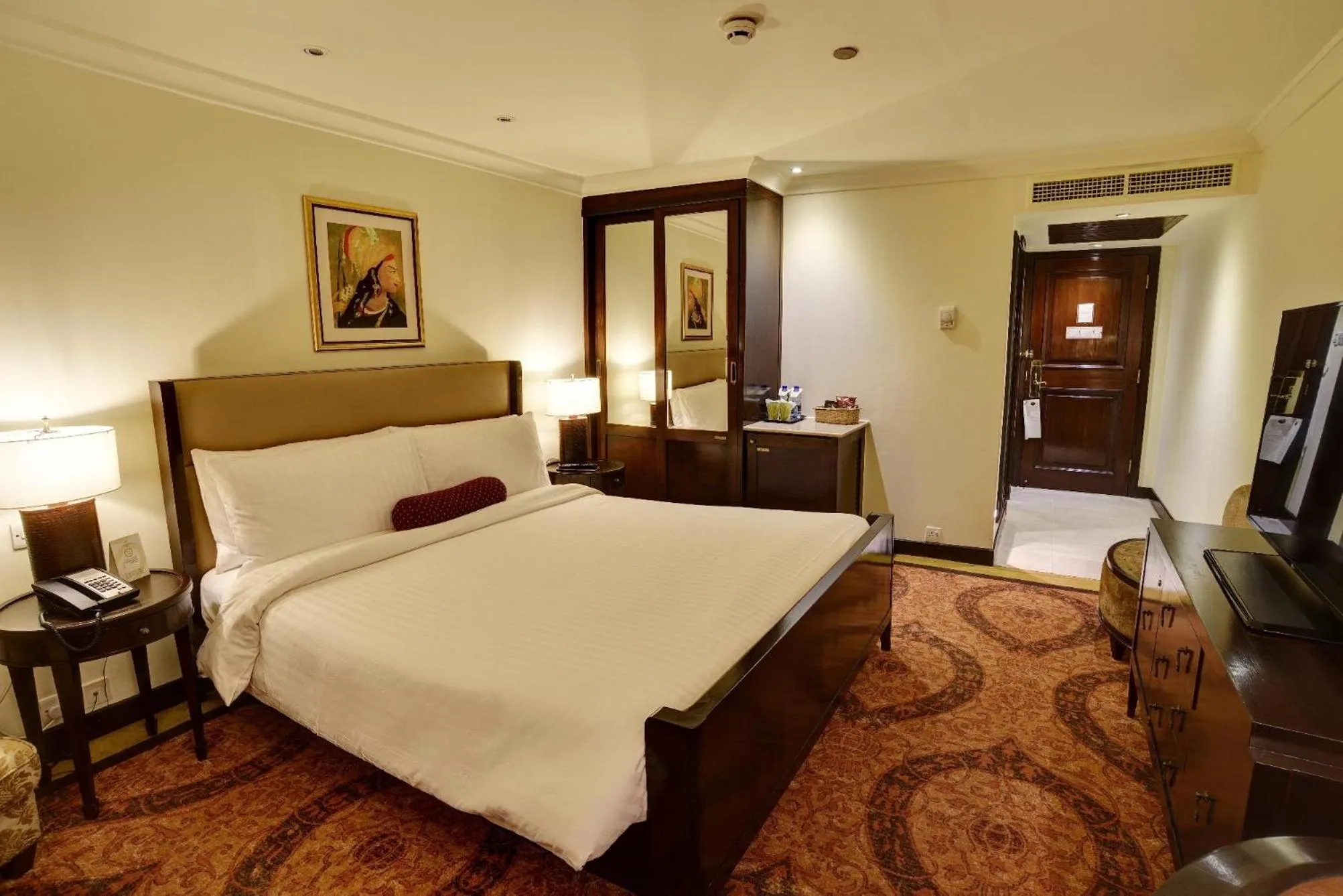 Bedroom, Bed in Pearl Continental Hotel, Lahore