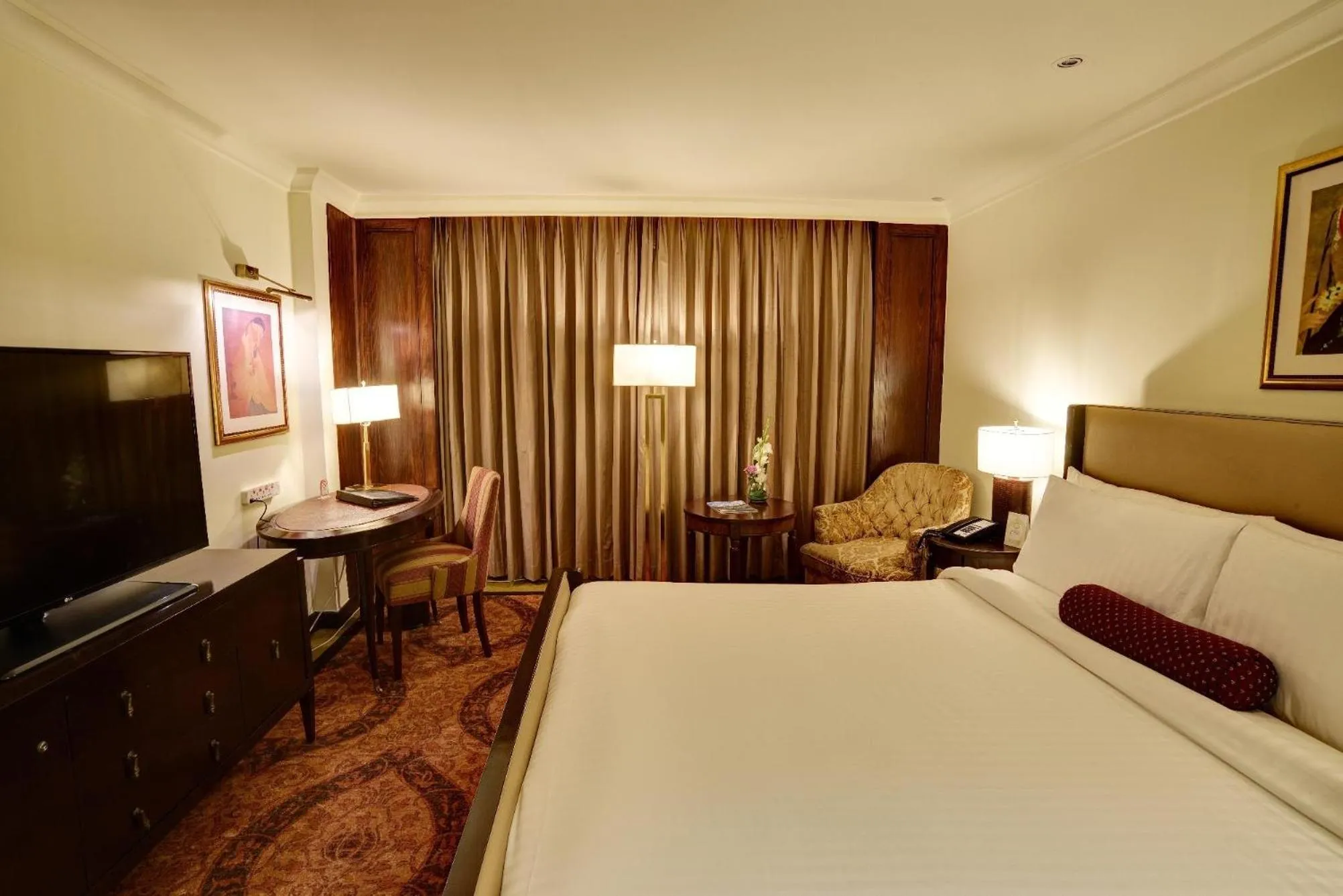 Photo of the whole room, Bed in Pearl Continental Hotel, Lahore