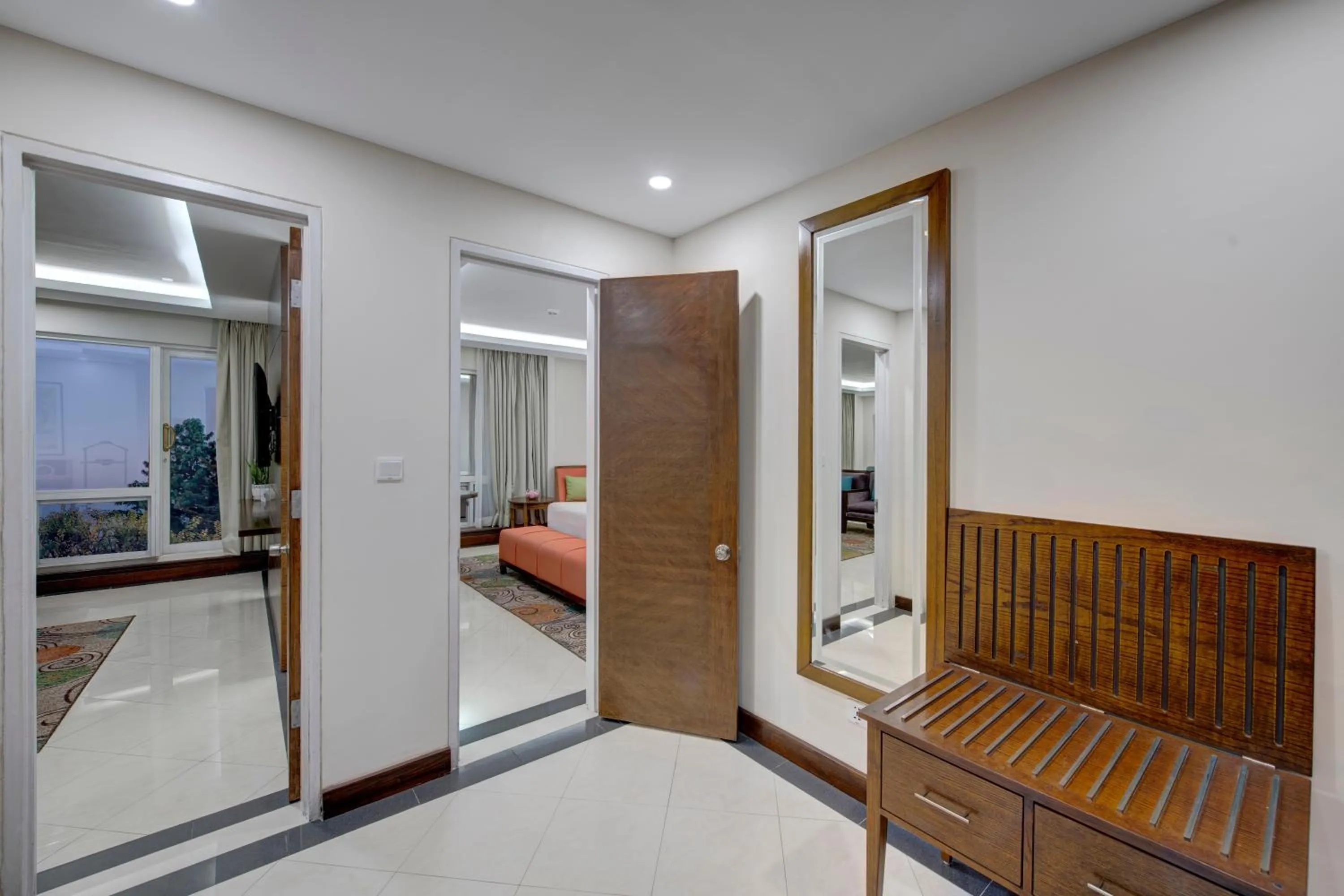 Living room, Bed in Pearl Continental Hotel, Bhurban