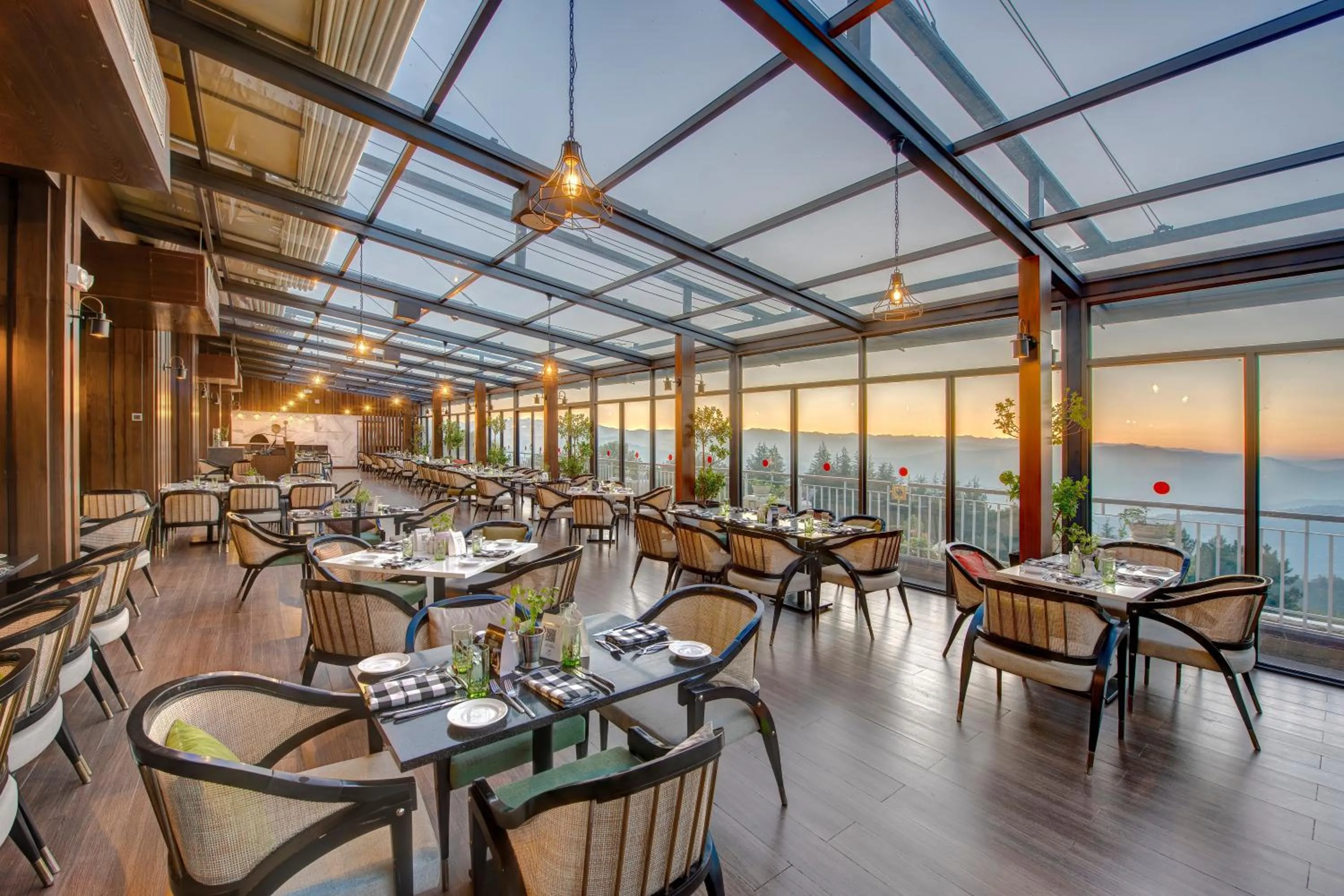 Restaurant/places to eat in Pearl Continental Hotel, Bhurban