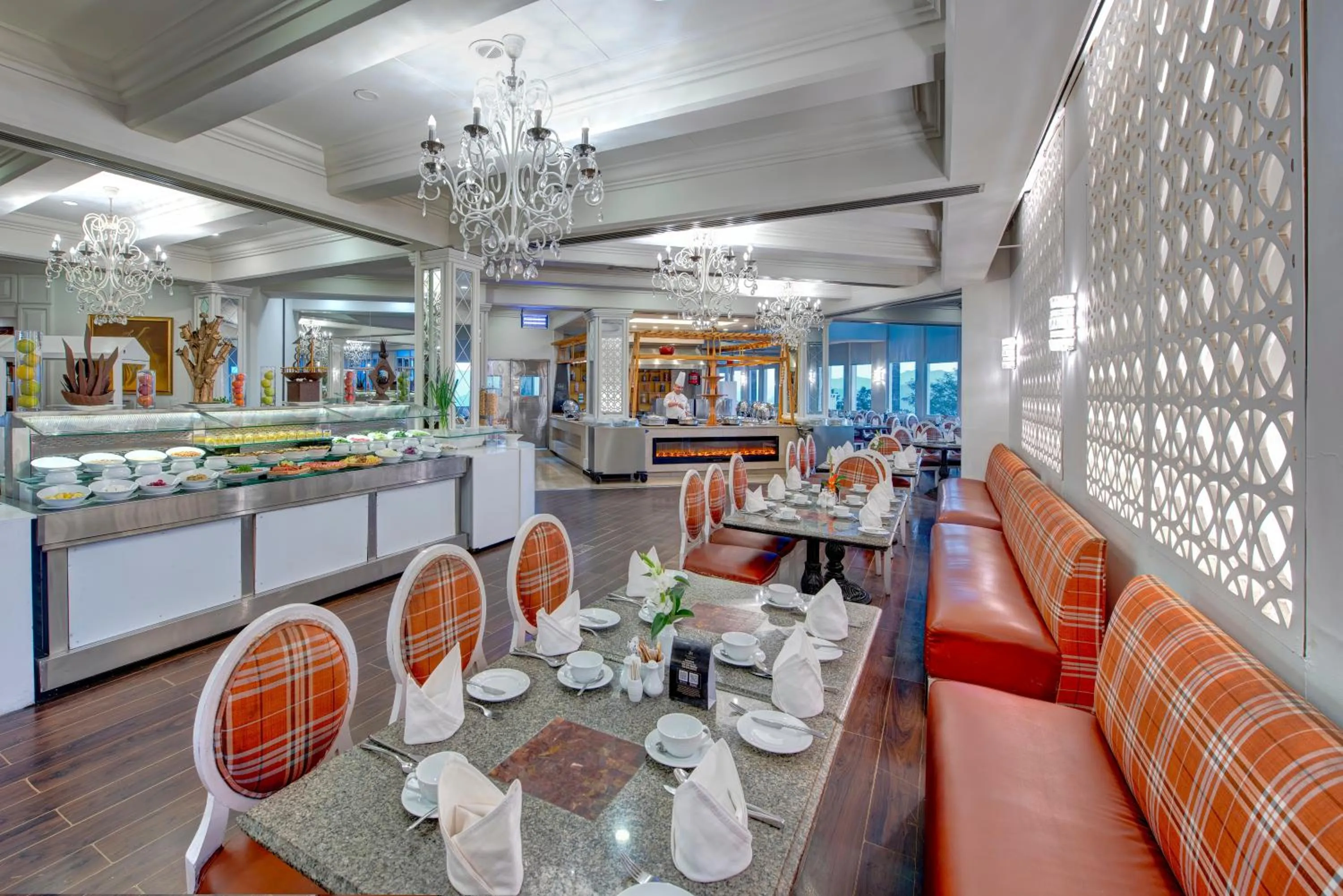 Restaurant/places to eat in Pearl Continental Hotel, Bhurban