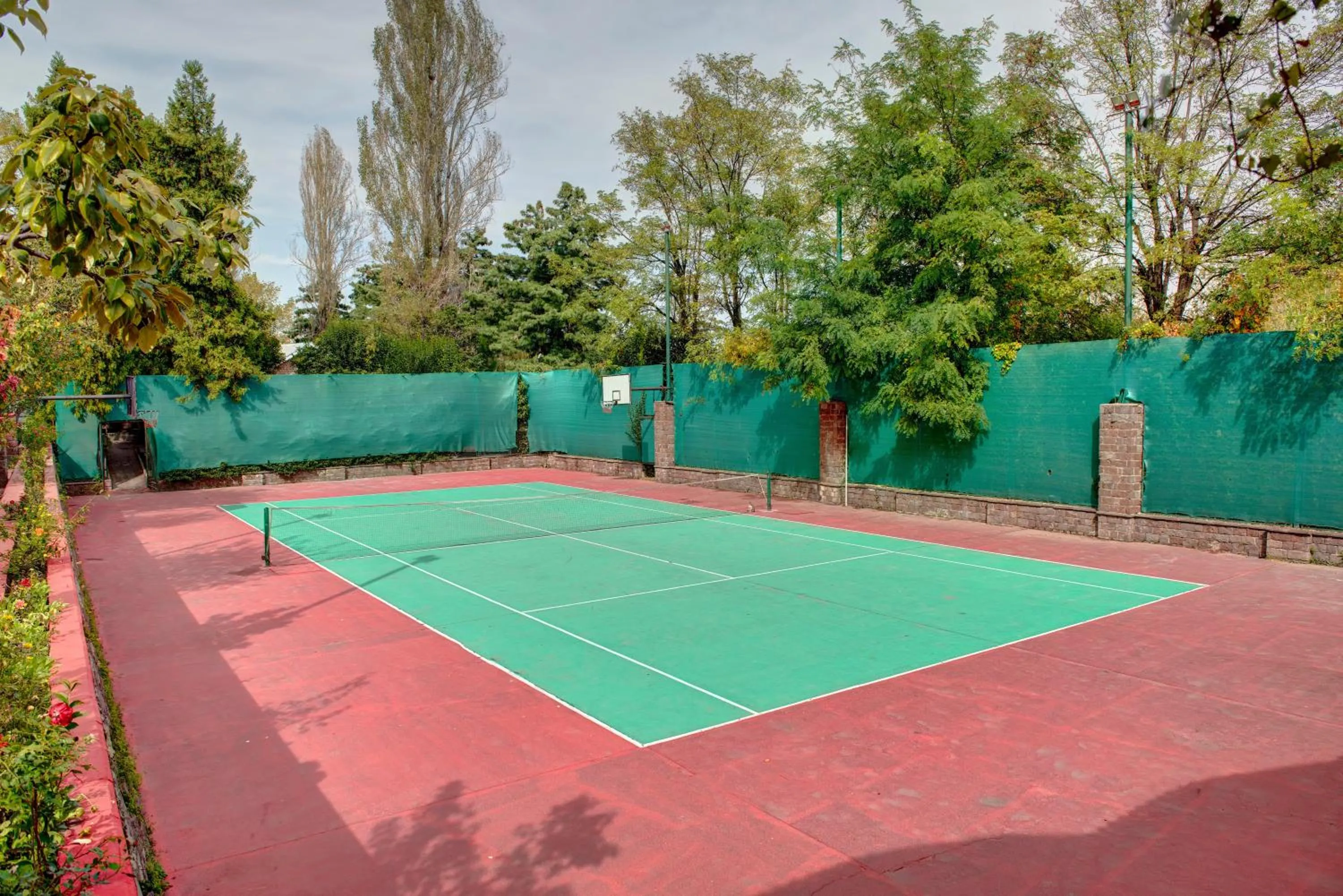 Tennis court in Pearl Continental Hotel, Bhurban