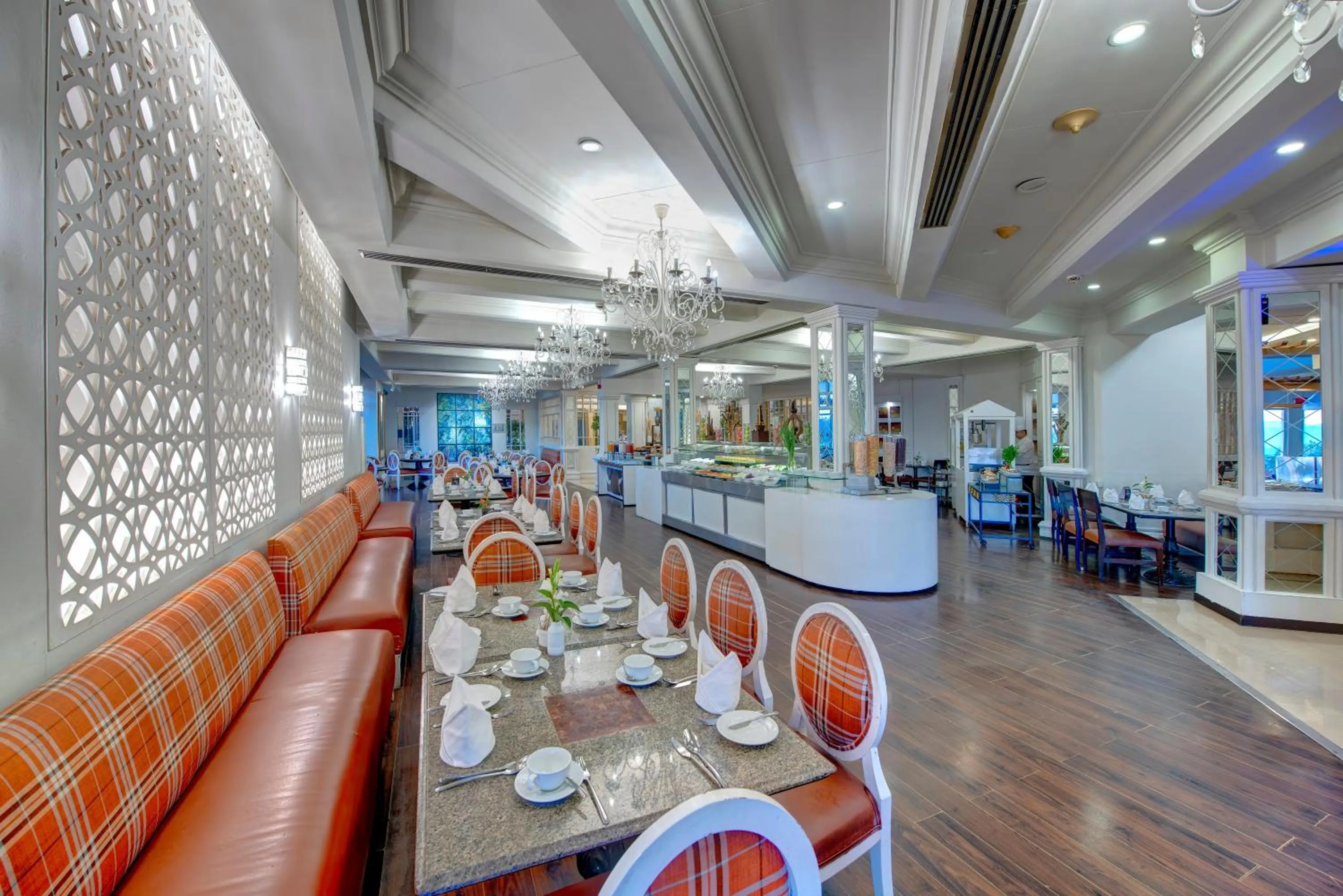 Restaurant/places to eat in Pearl Continental Hotel, Bhurban