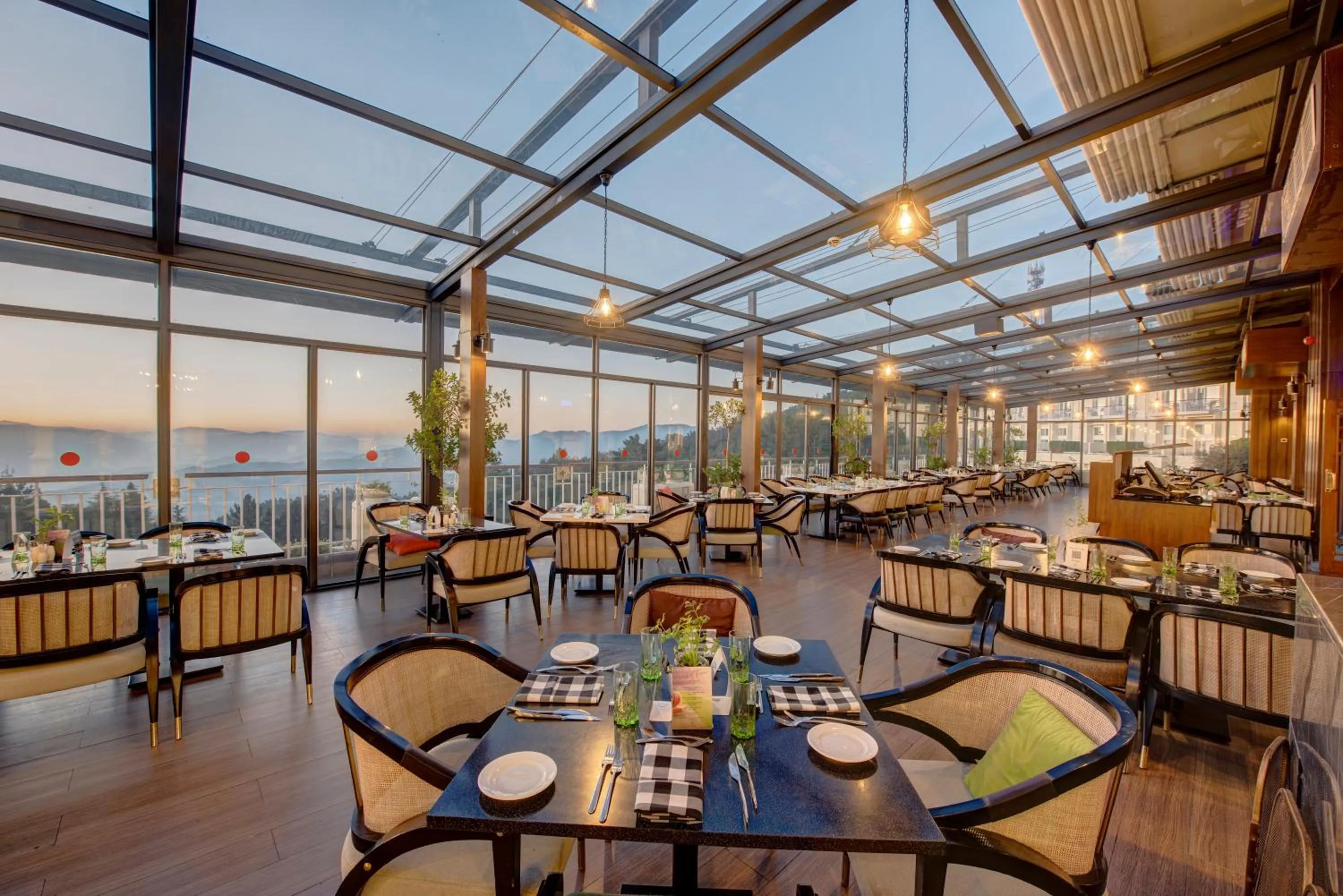 Restaurant/places to eat in Pearl Continental Hotel, Bhurban