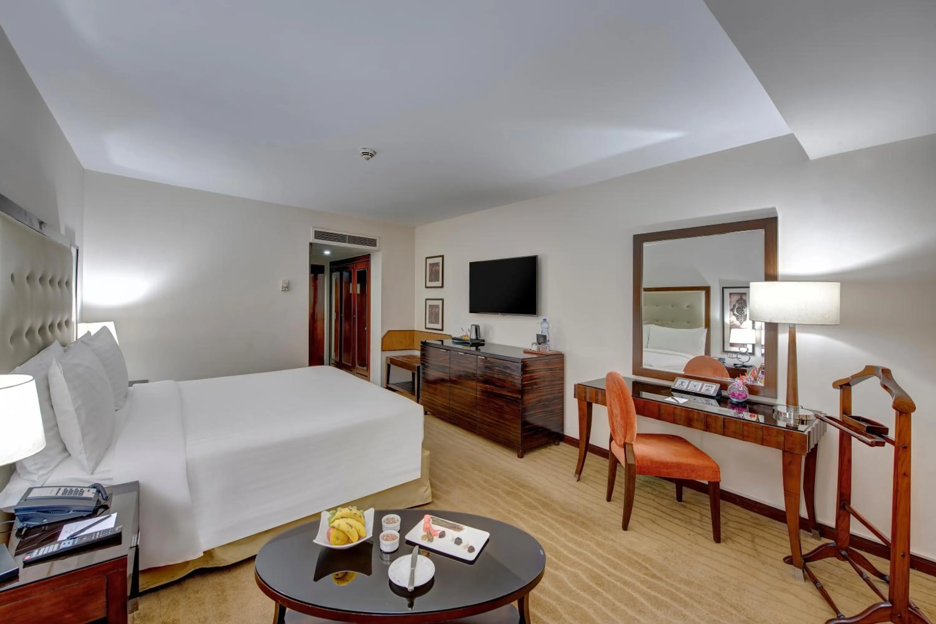 Bedroom, Bed in Pearl Continental Hotel, Karachi