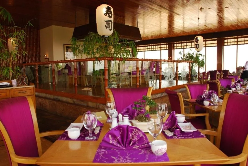 Restaurant/places to eat in Pearl Continental Hotel, Karachi