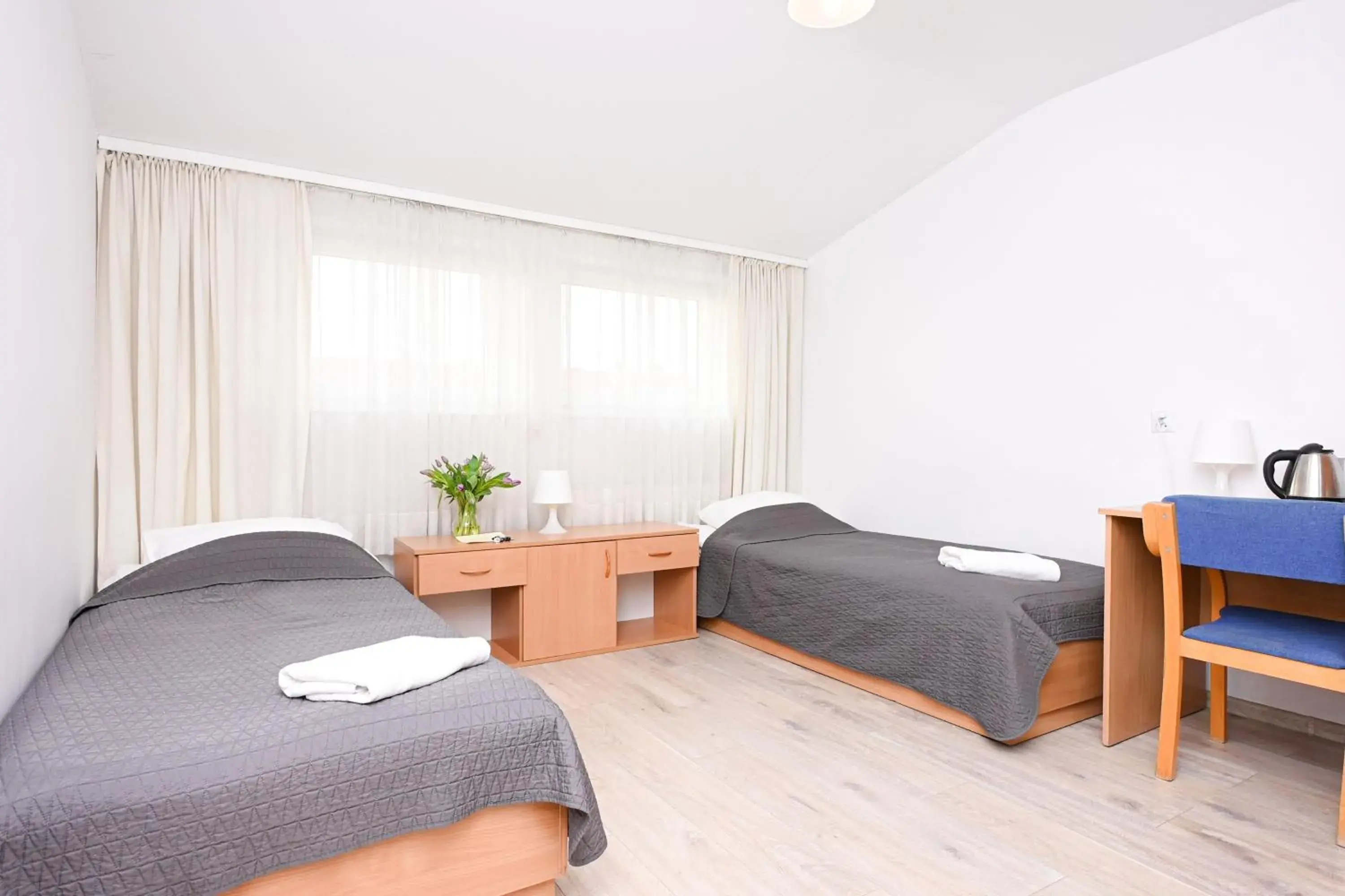 Standard Single Room with Shared Bathroom - single occupancy in Hotel Dom Polonii Standard Single Room with Shared Bathroom - single occupancy in Hotel Dom Polonii