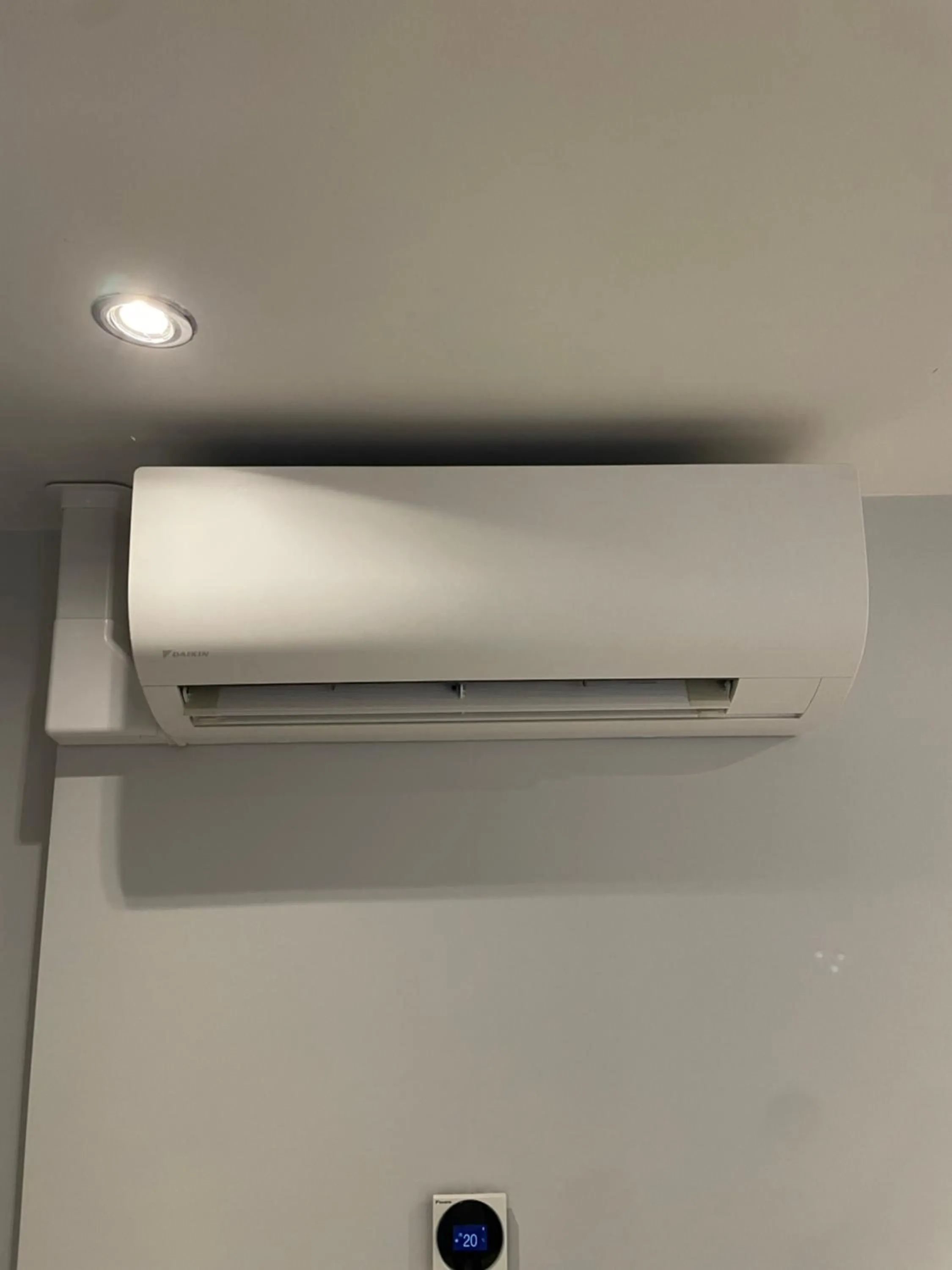 air conditioner in Mary's Hotel République