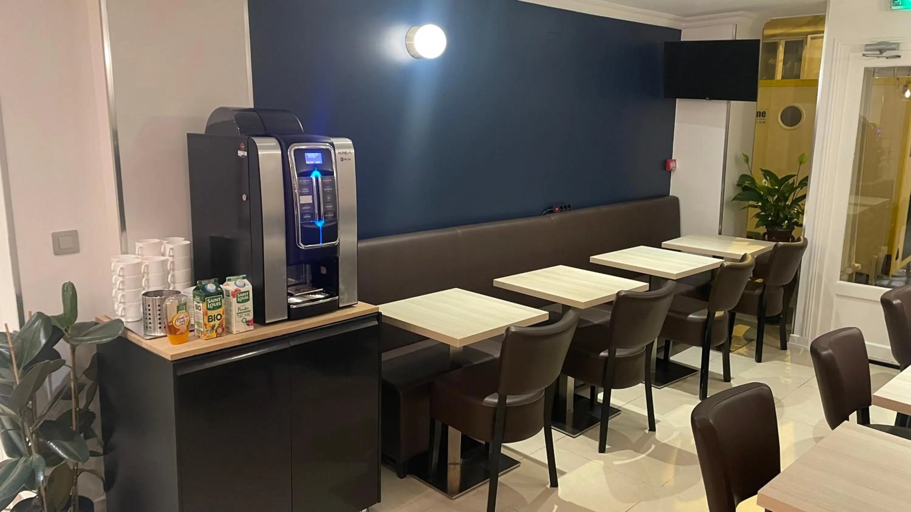 Breakfast in Mary's Hotel République