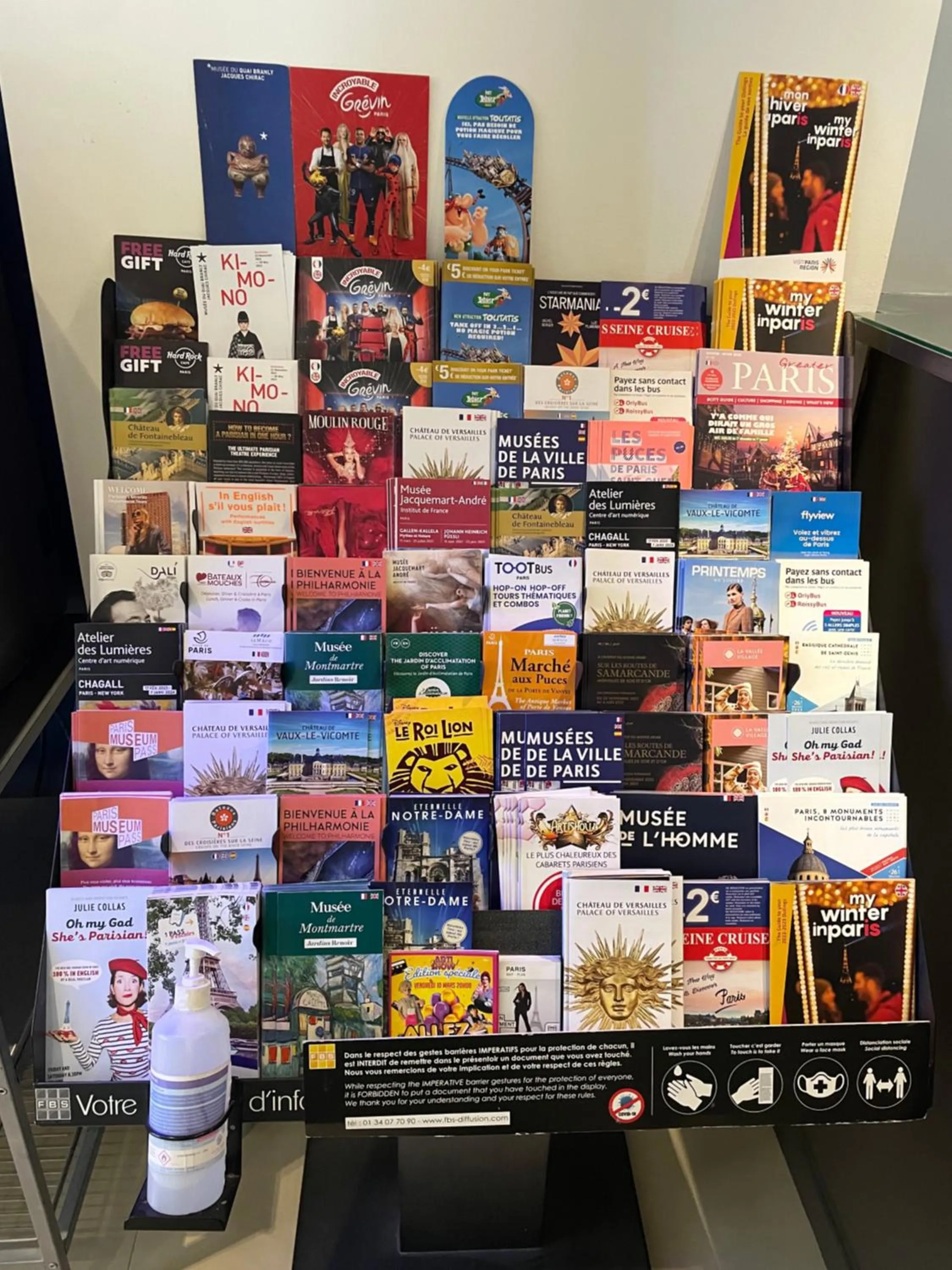 concierge in Mary's Hotel République