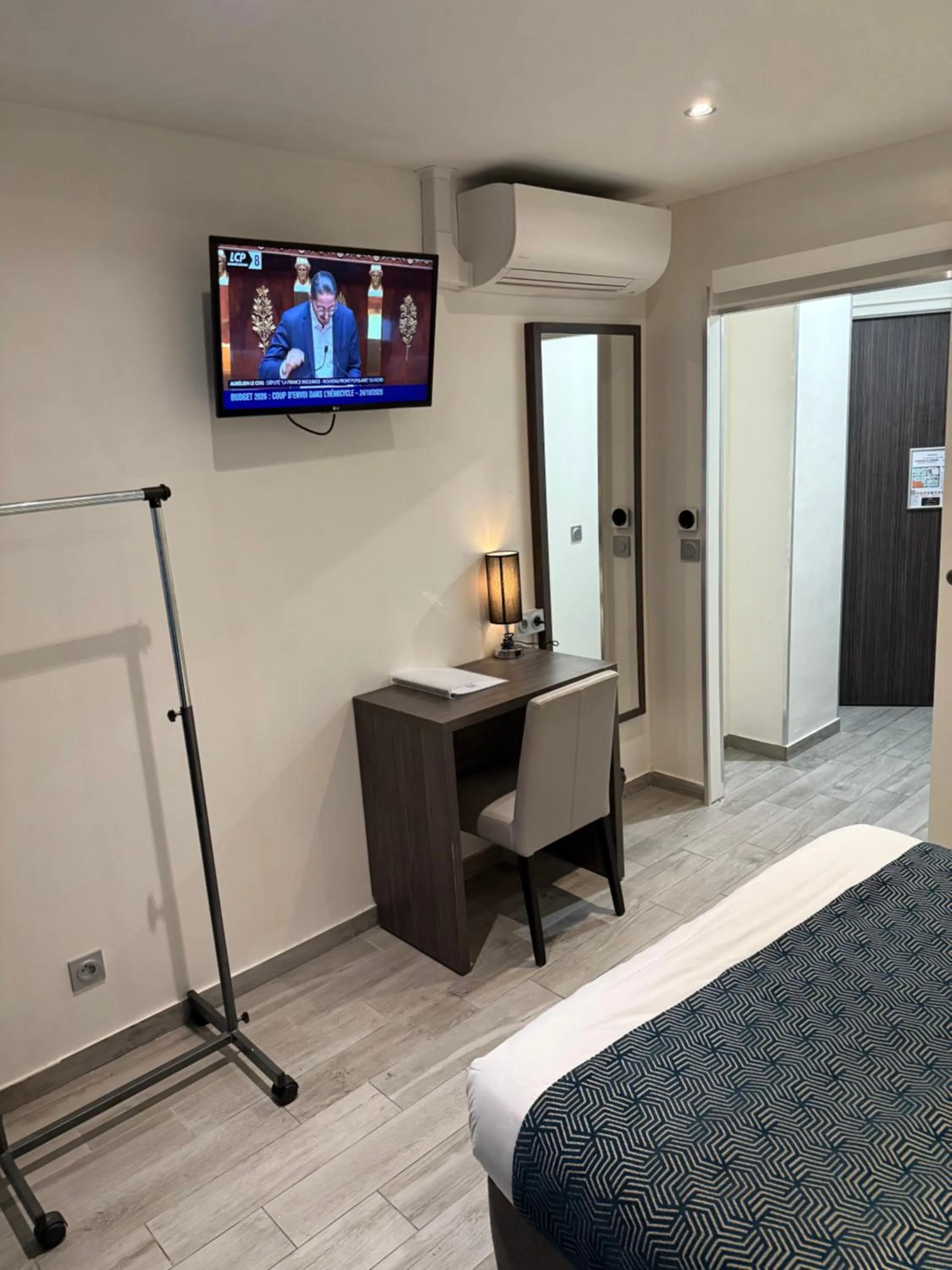 Bedroom, Bed in Mary's Hotel République