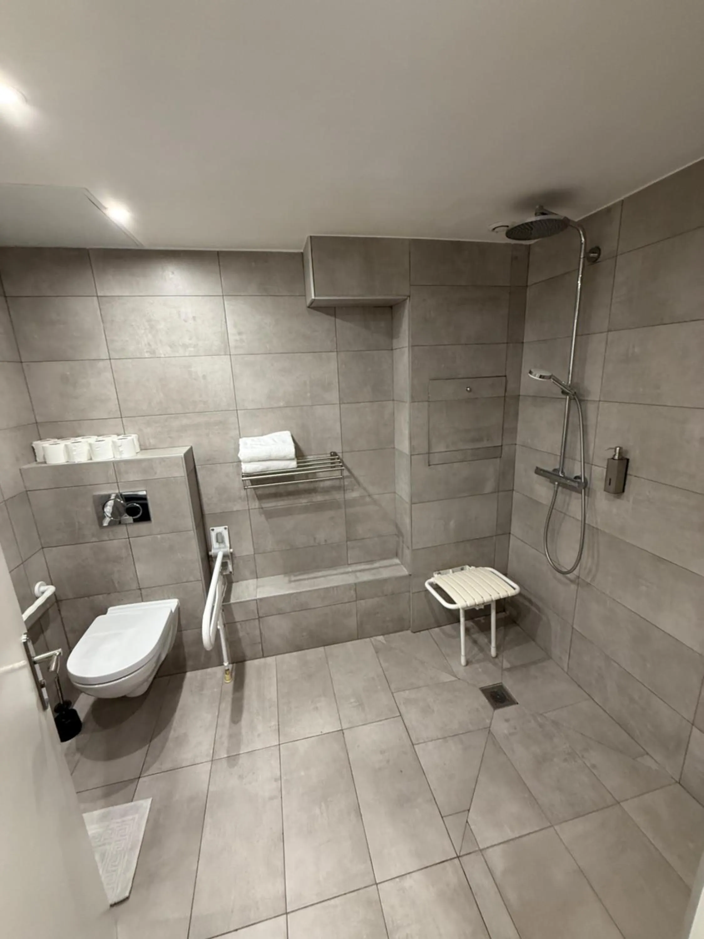 Bathroom in Mary's Hotel République