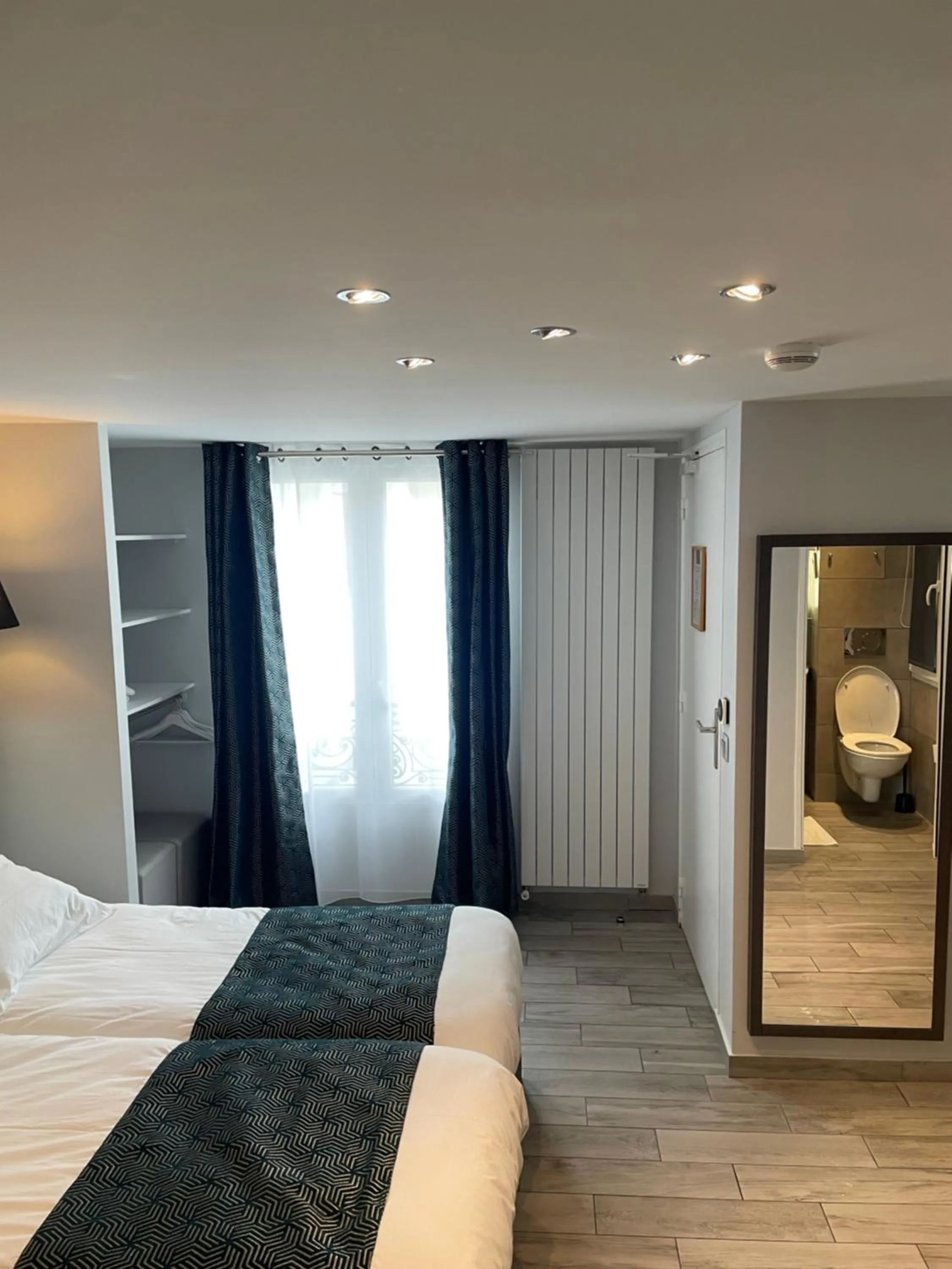 Bedroom, Bed in Mary's Hotel République