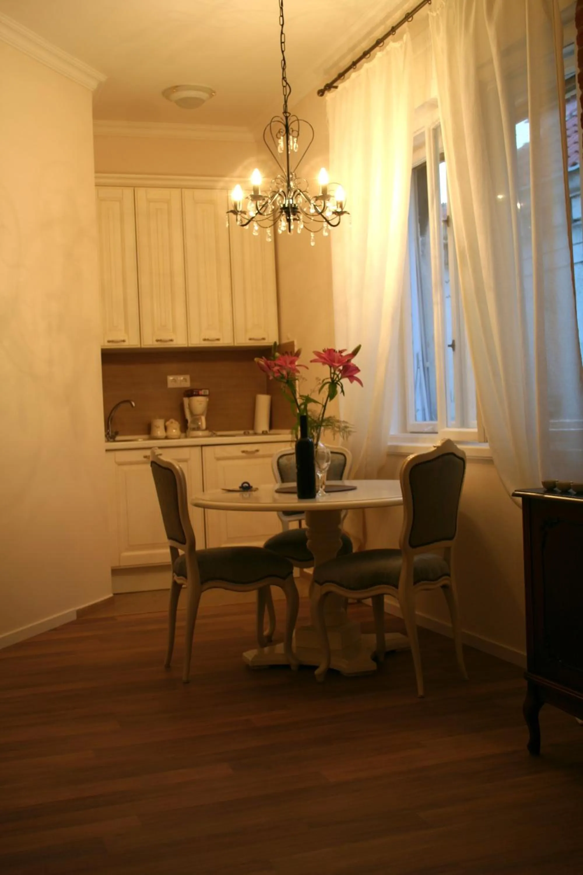 Kitchen or kitchenette in Banica Apartments & Rooms