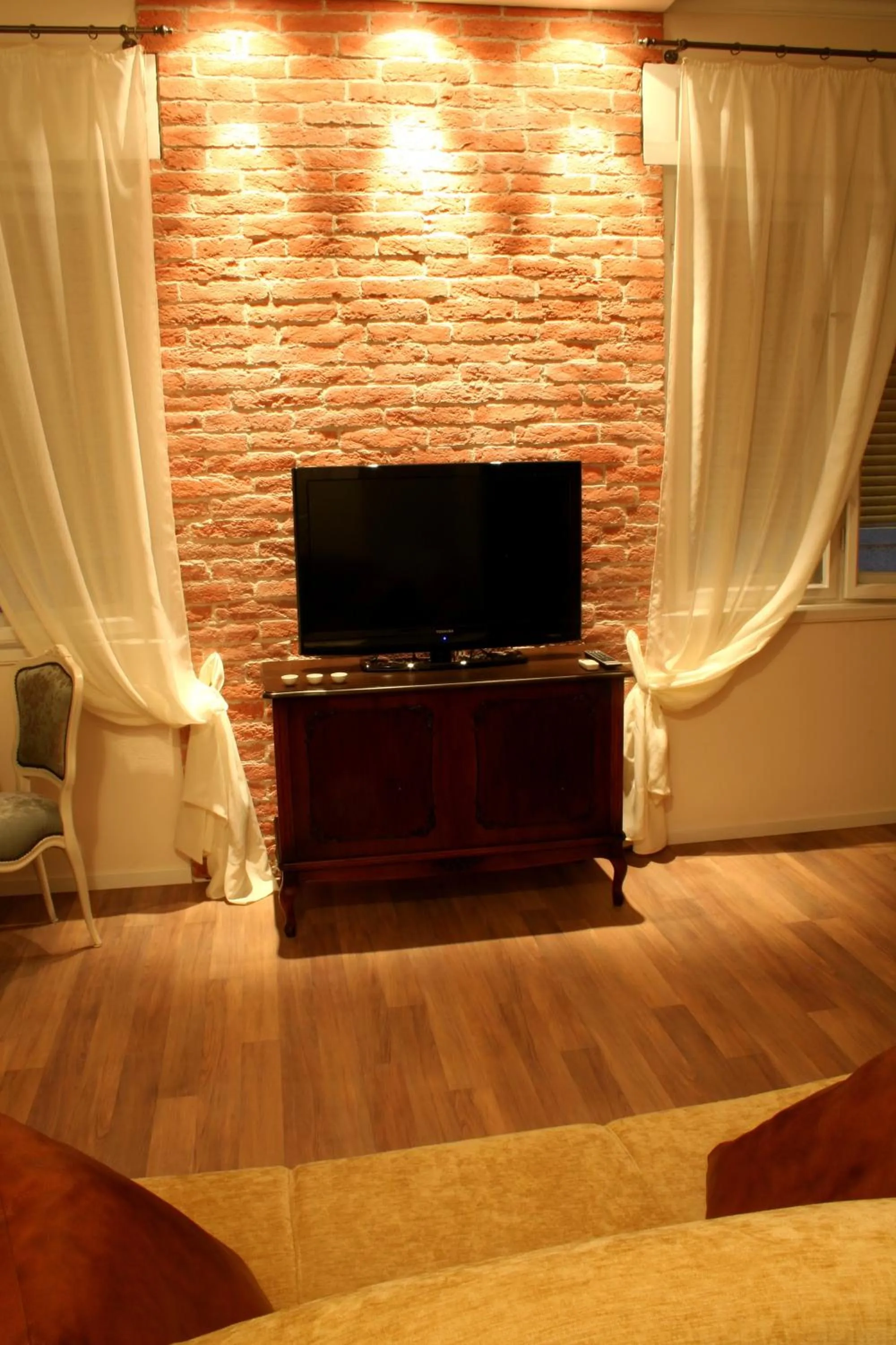 TV and multimedia in Banica Apartments & Rooms