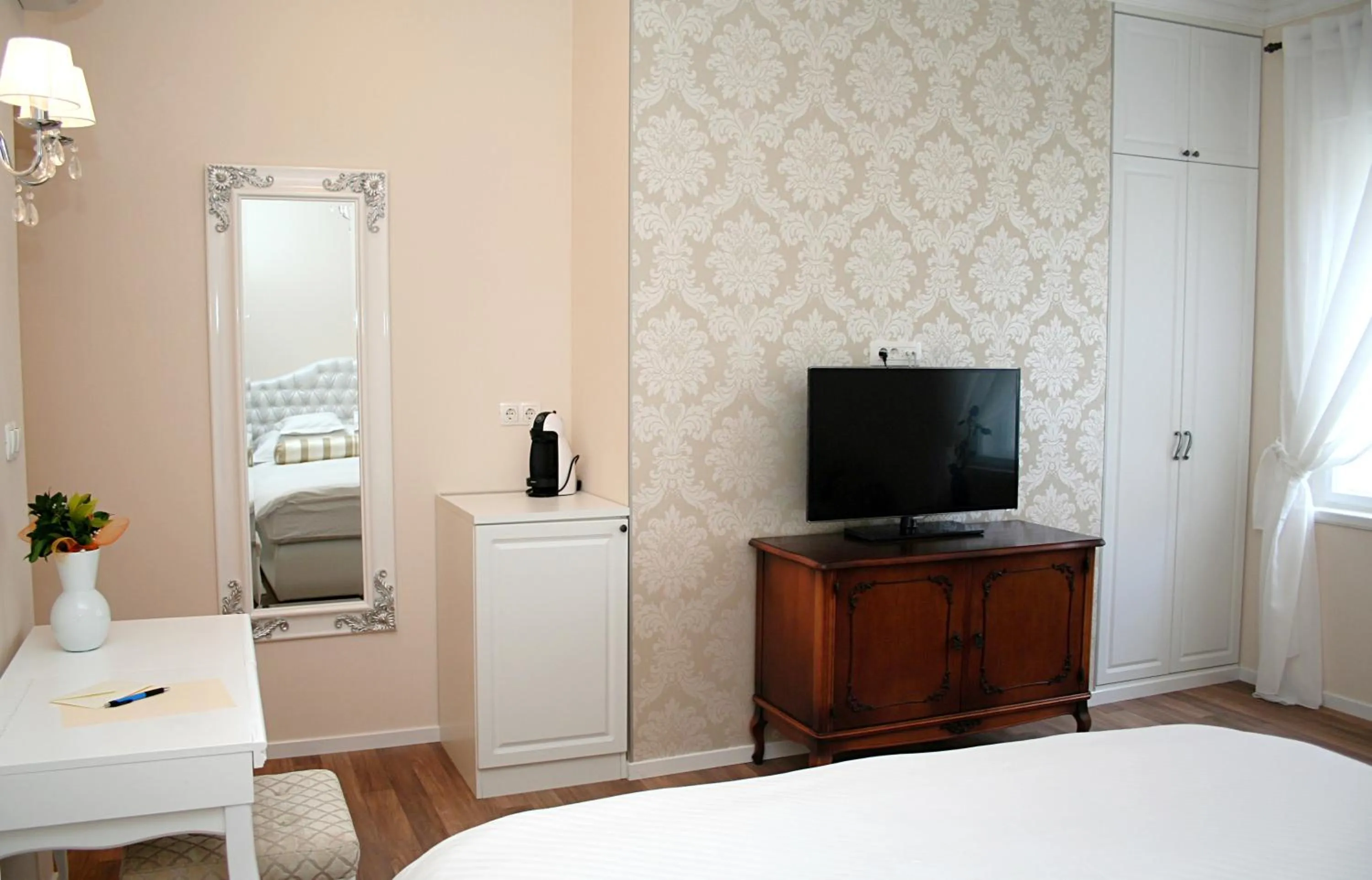 TV and multimedia, Bed in Banica Apartments & Rooms