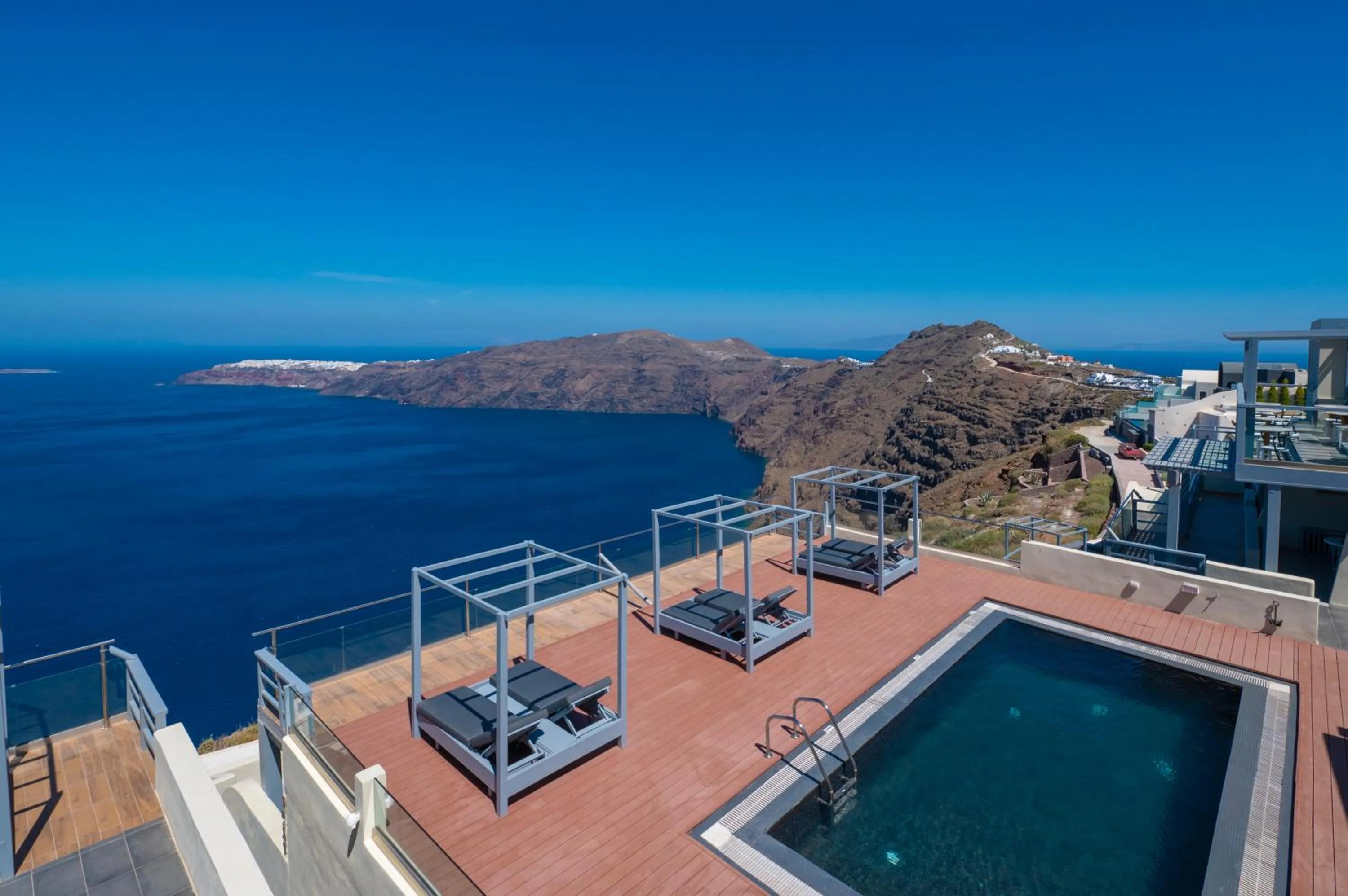 Swimming pool in Gizis Exclusive