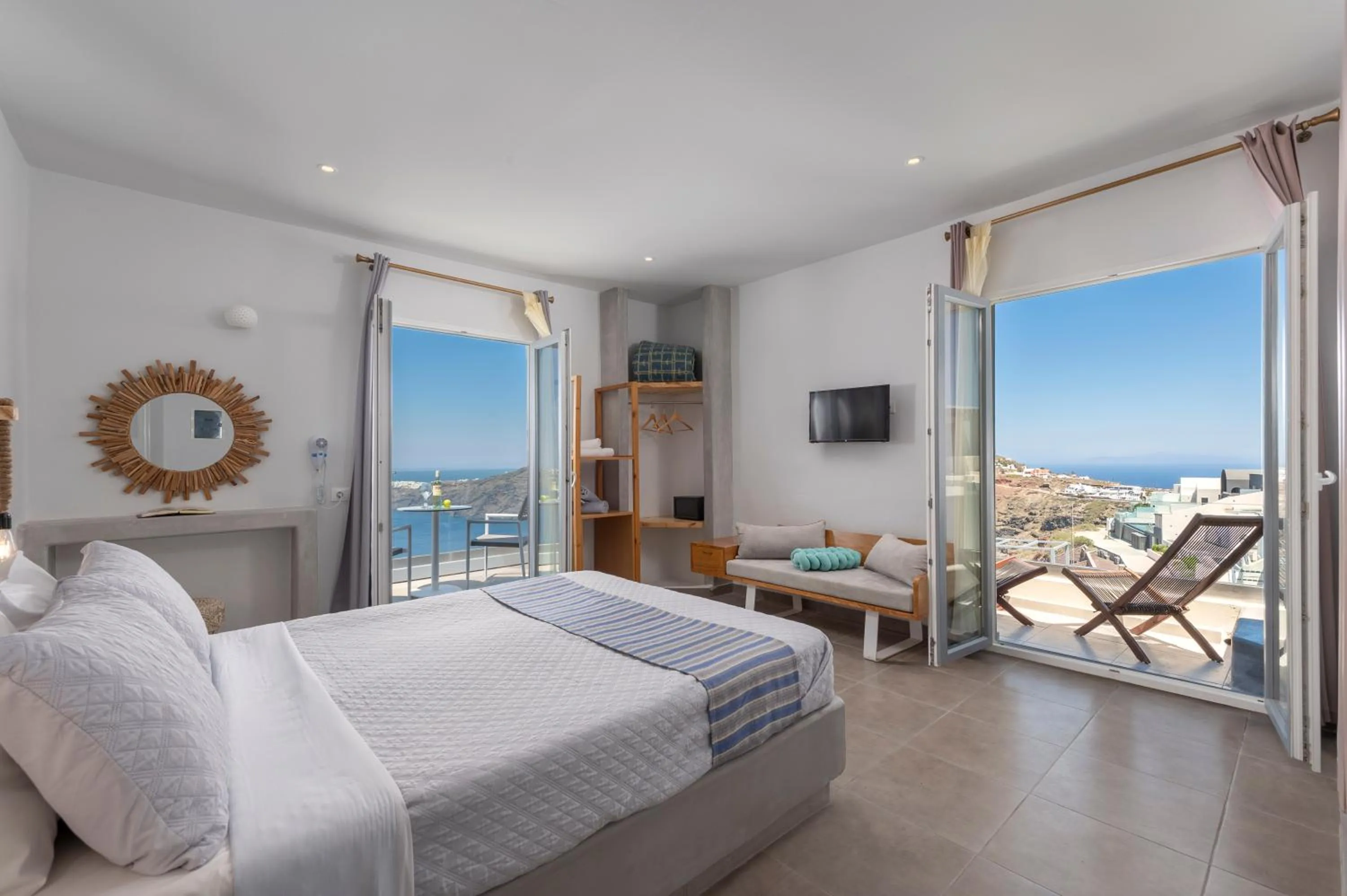 Photo of the whole room, Bed in Gizis Exclusive