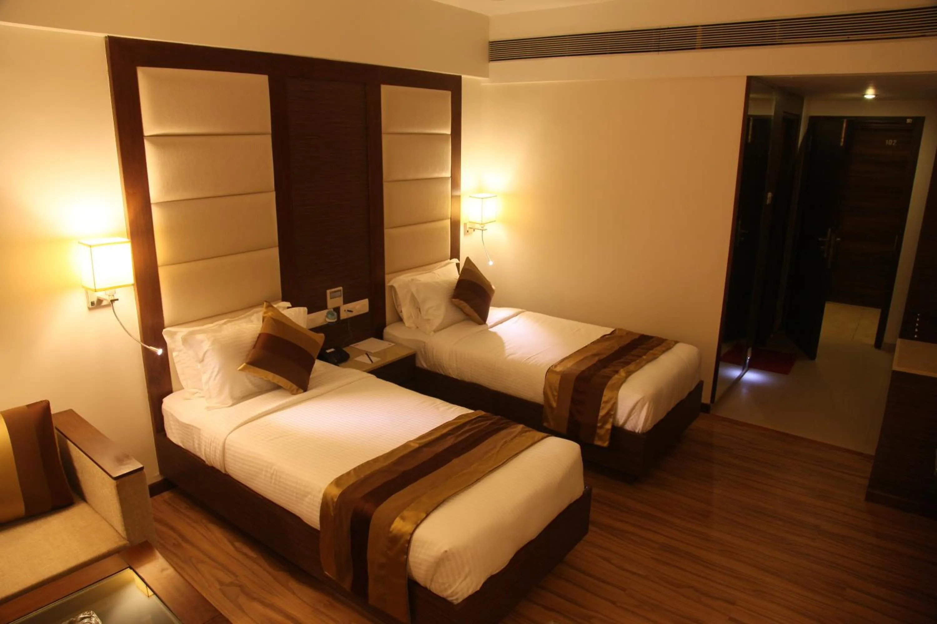 City view in Le Grande Residency -Unmarried Couples are not Allowed