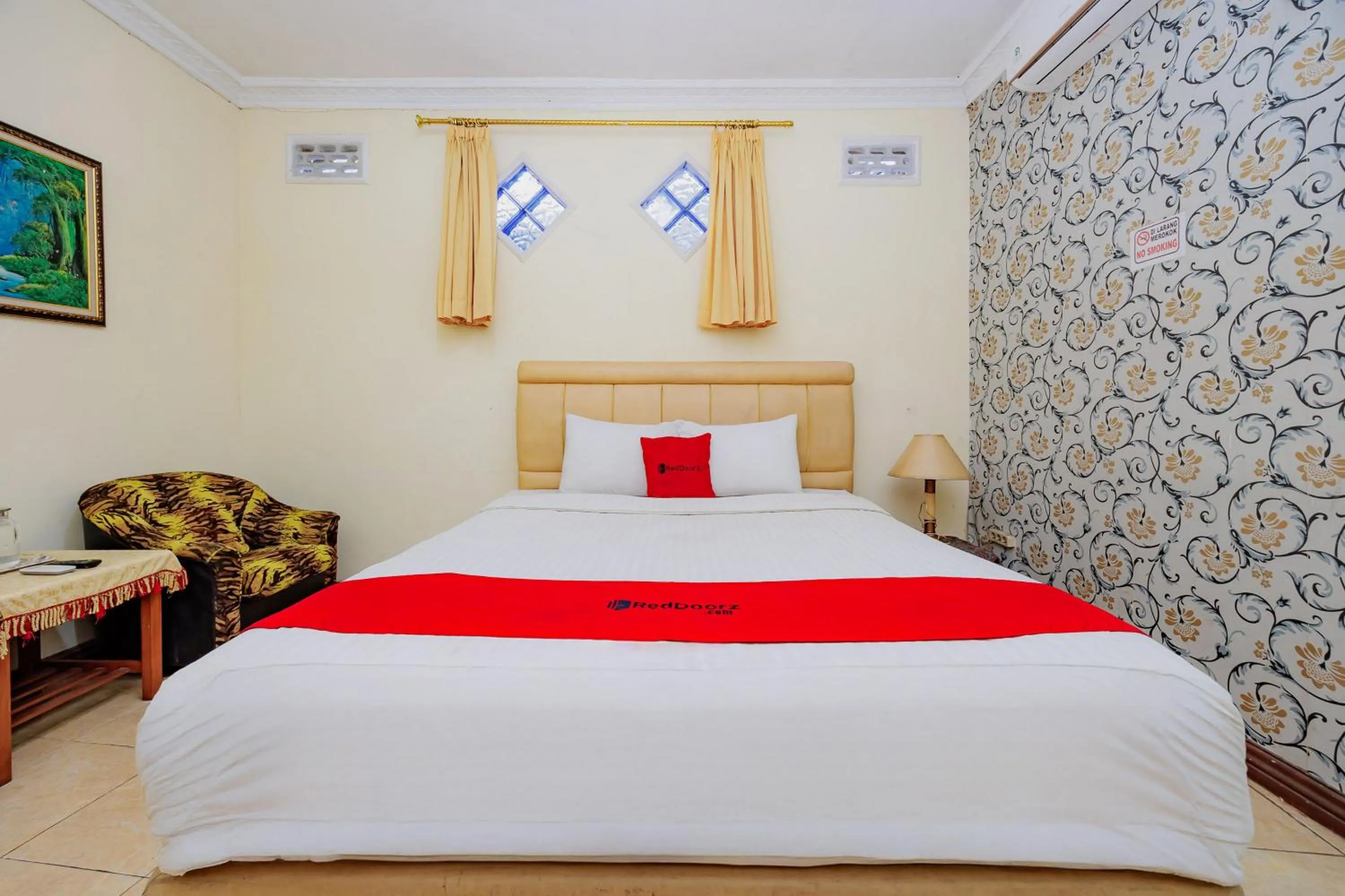 Bedroom in RedDoorz at Hotel Andalus Puncak