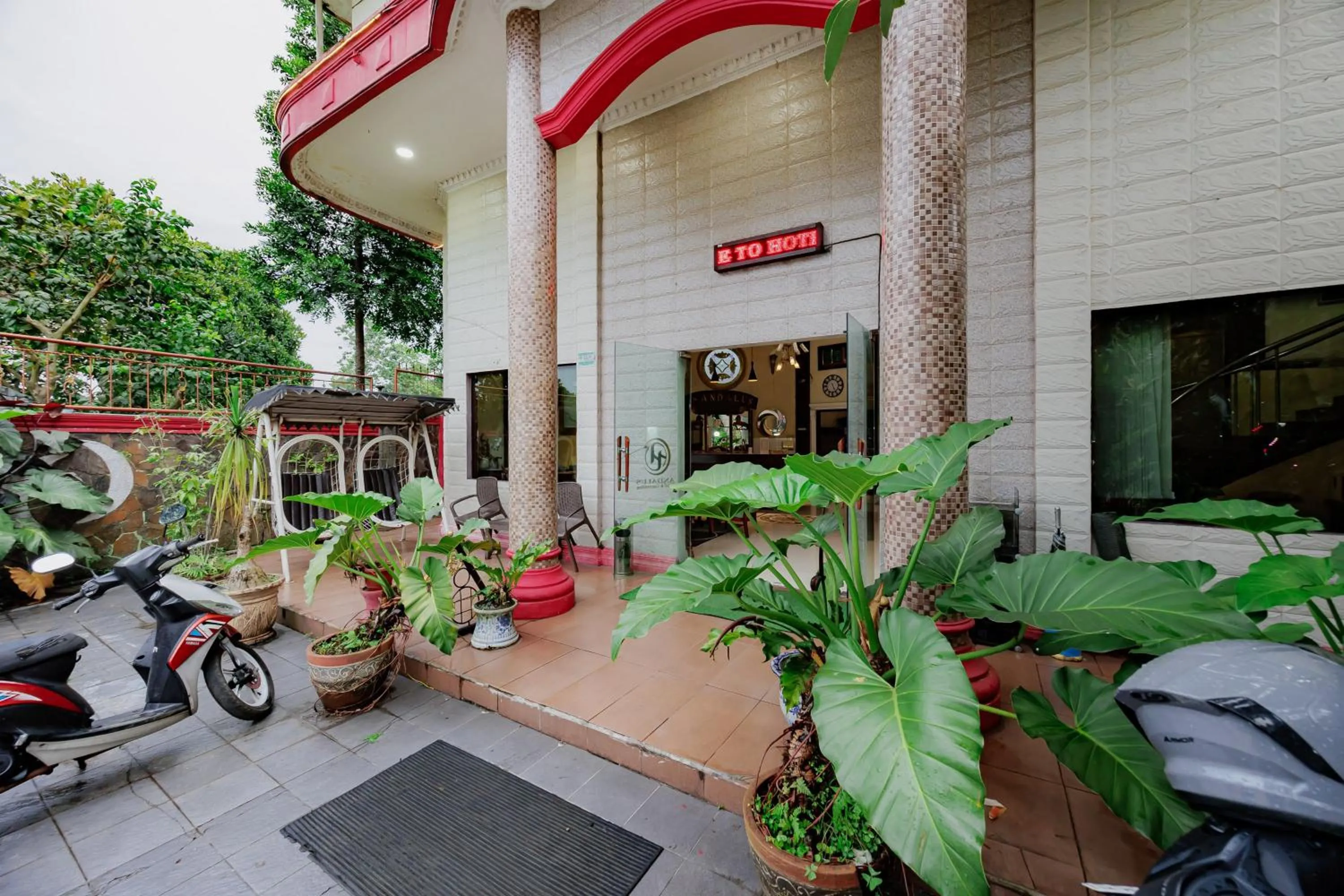 Property building in RedDoorz at Hotel Andalus Puncak