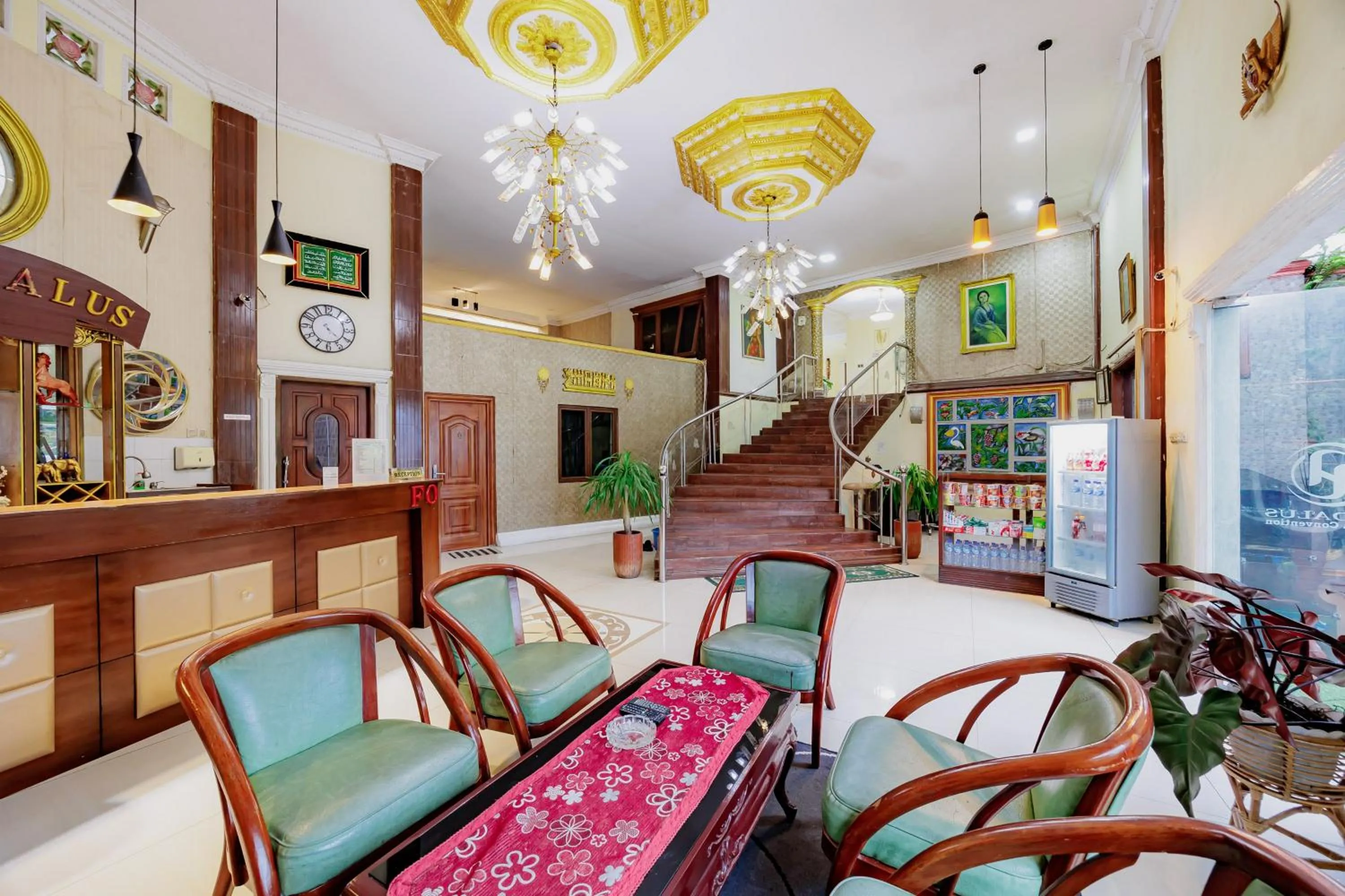 Lobby or reception in RedDoorz at Hotel Andalus Puncak