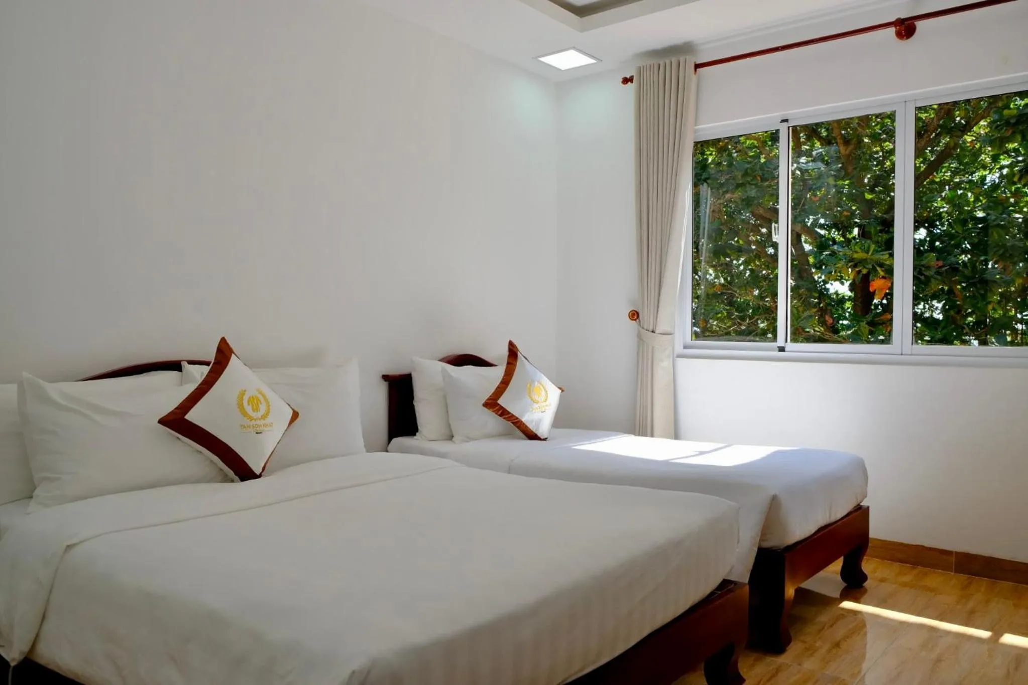Photo of the whole room, Bed in Tan Son Nhat Con Dao Resort