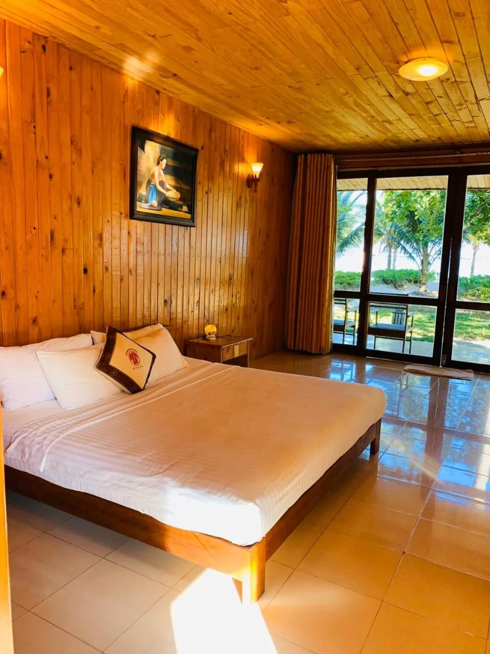 Bedroom, Bed in Tan Son Nhat Con Dao Resort