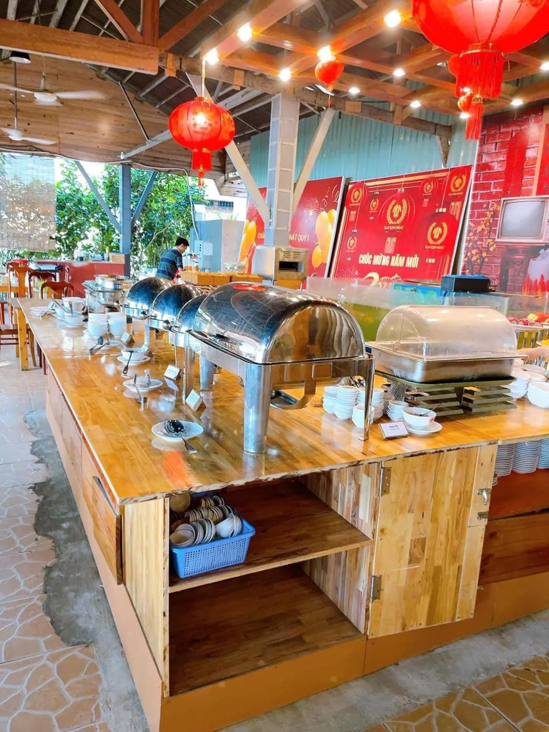 Restaurant/places to eat in Tan Son Nhat Con Dao Resort