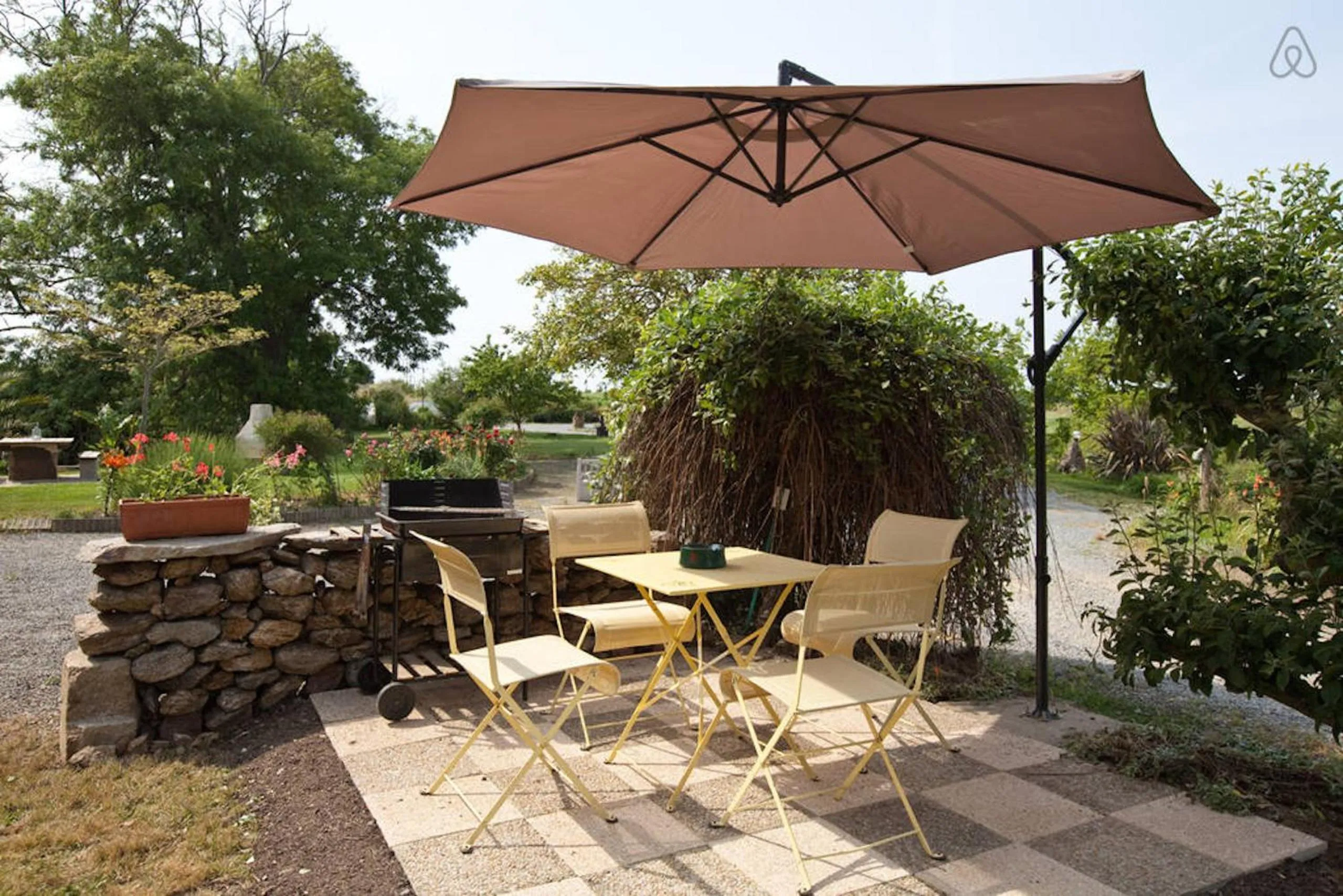 BBQ facilities in Chambres d'Hôtes du Manoir du Haut Salmon