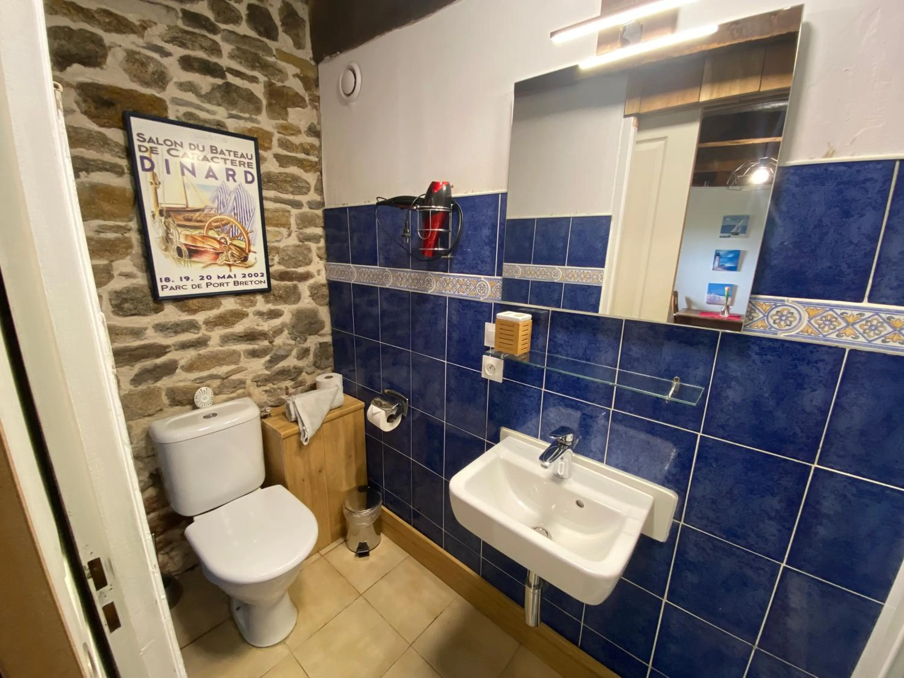 Bathroom in Chambres d'Hôtes du Manoir du Haut Salmon