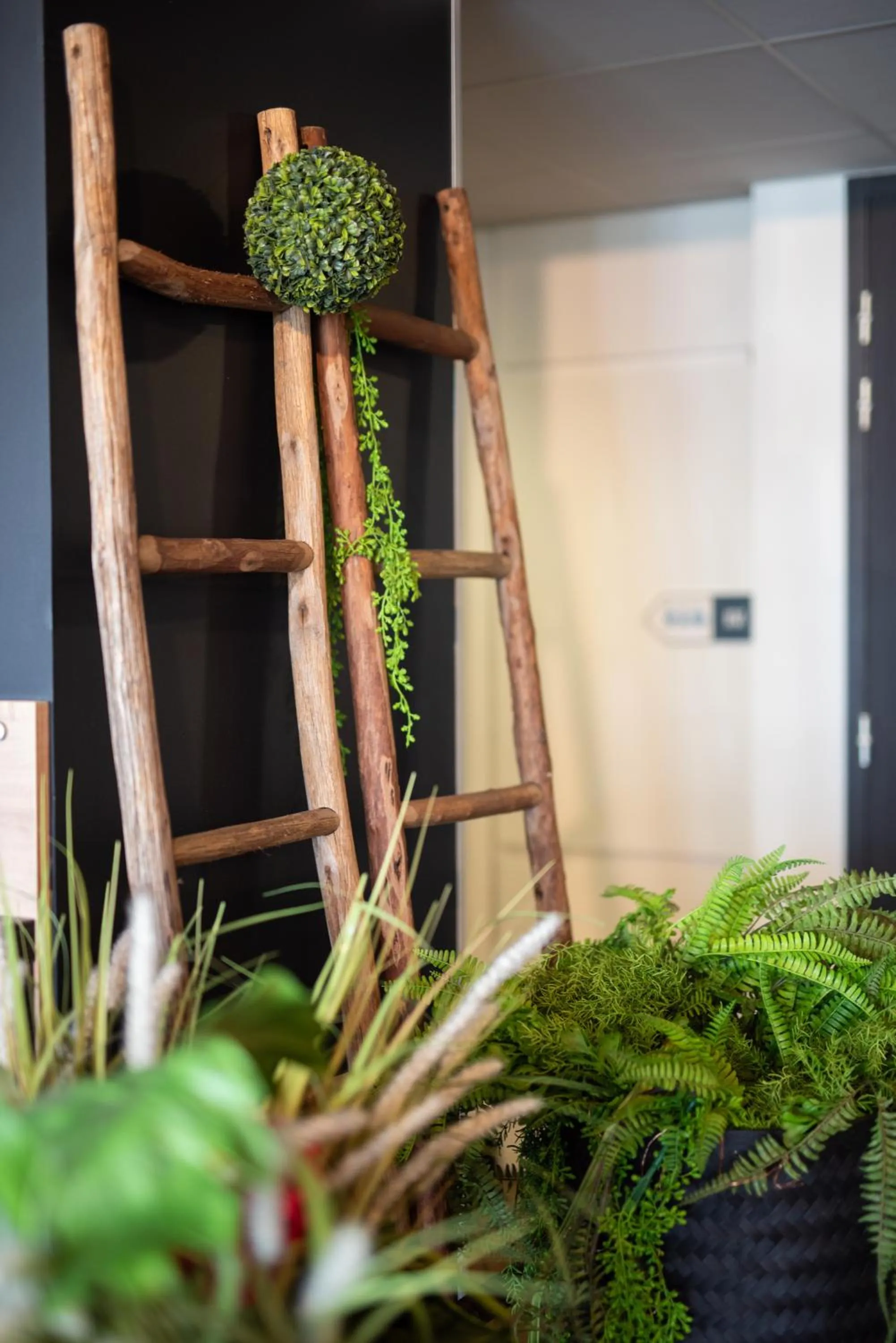 Decorative detail in Kyriad Crepy En Valois