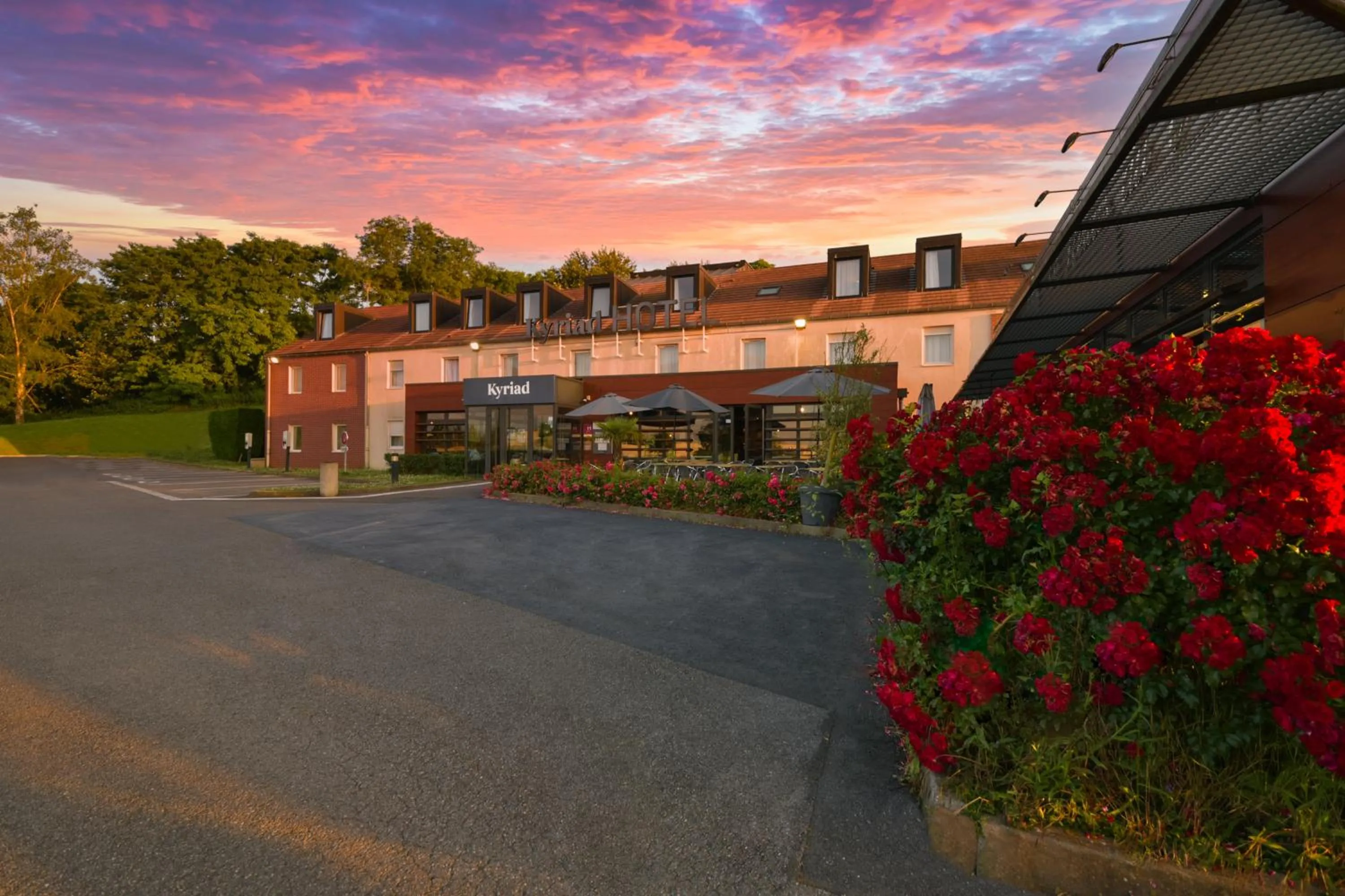 Property building in Kyriad Crepy En Valois