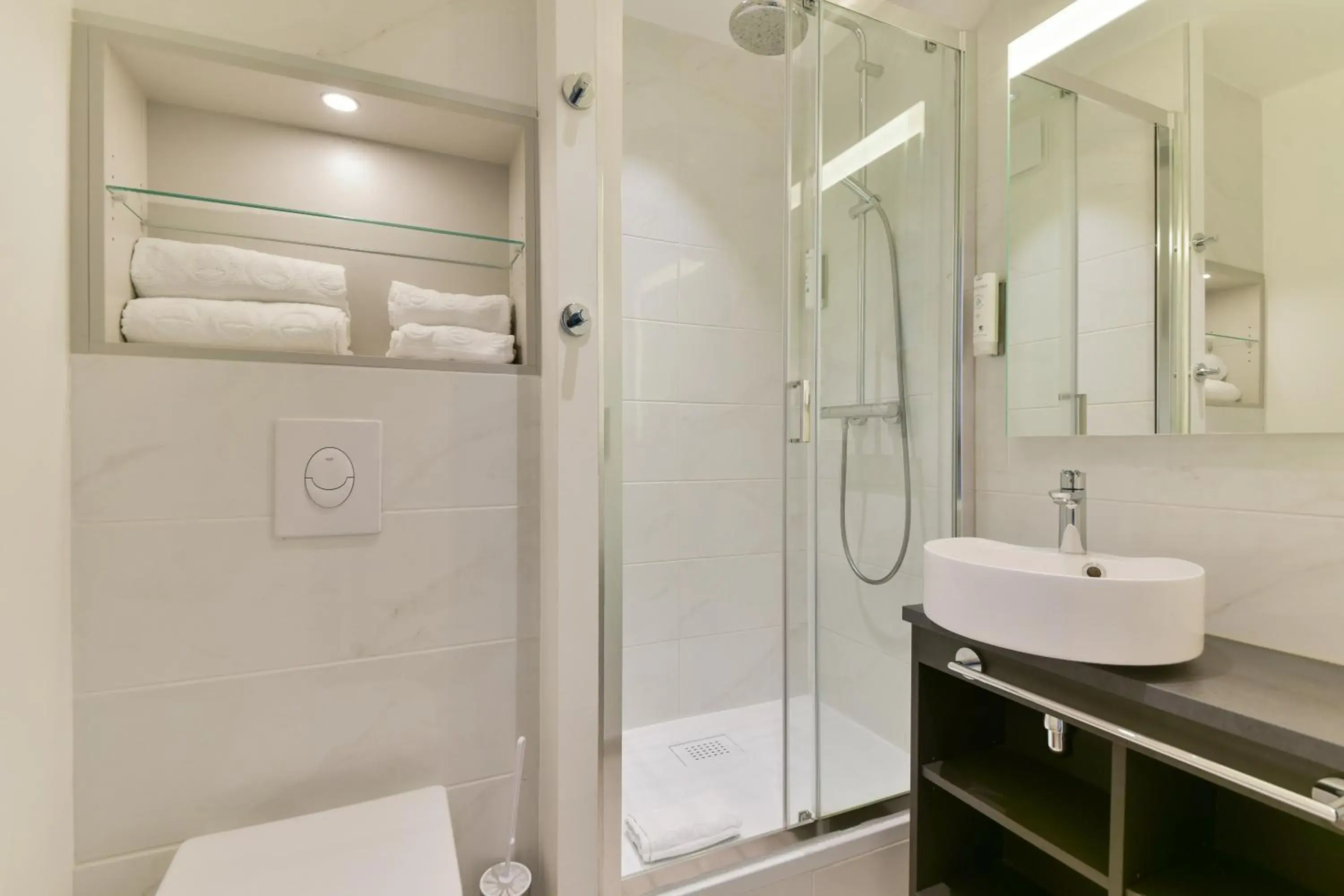 Comfort Twin Room in Kyriad Crepy En Valois Comfort Twin Room in Kyriad Crepy En Valois