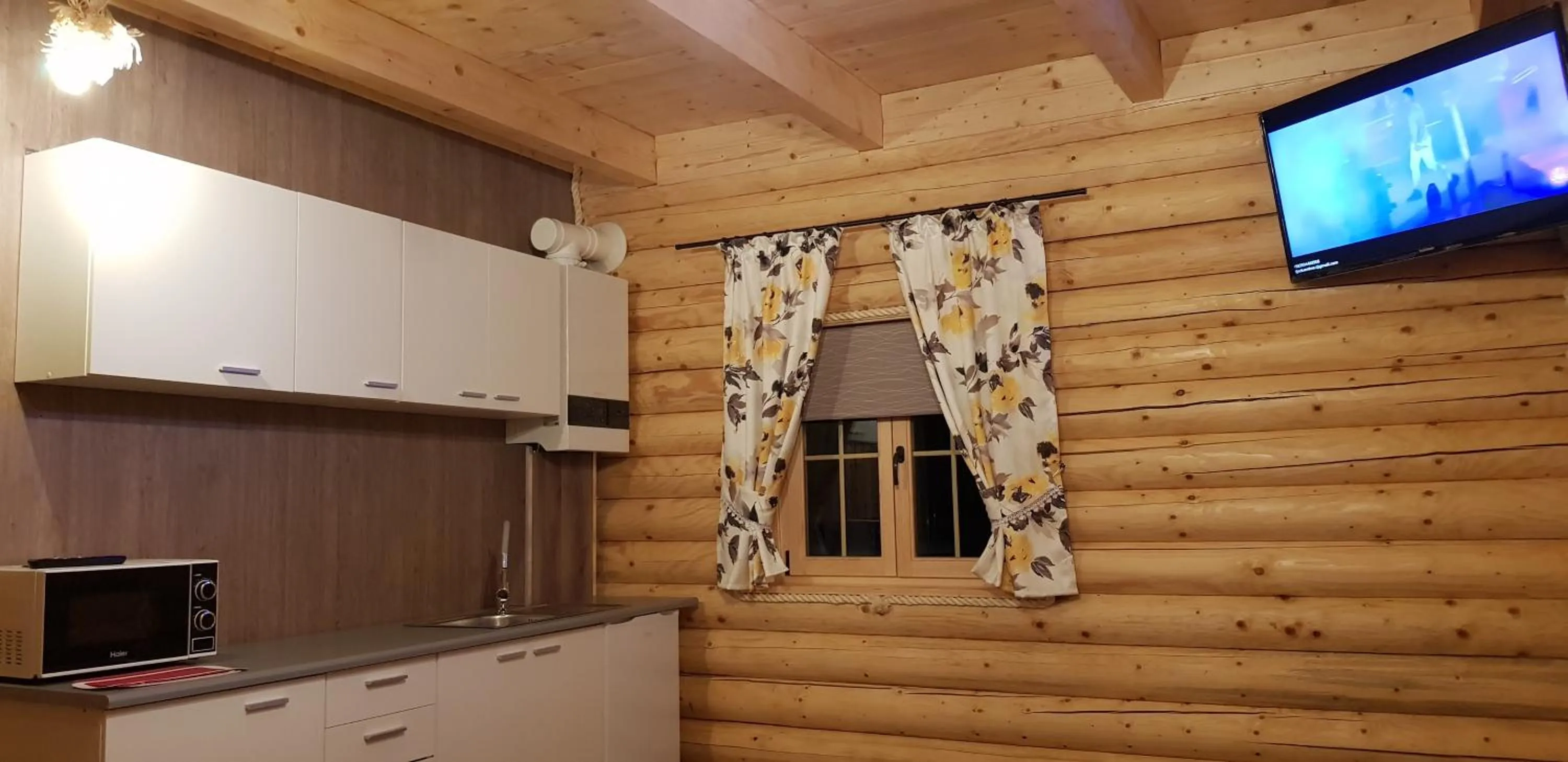 Communal lounge/ TV room in Cicha Polana