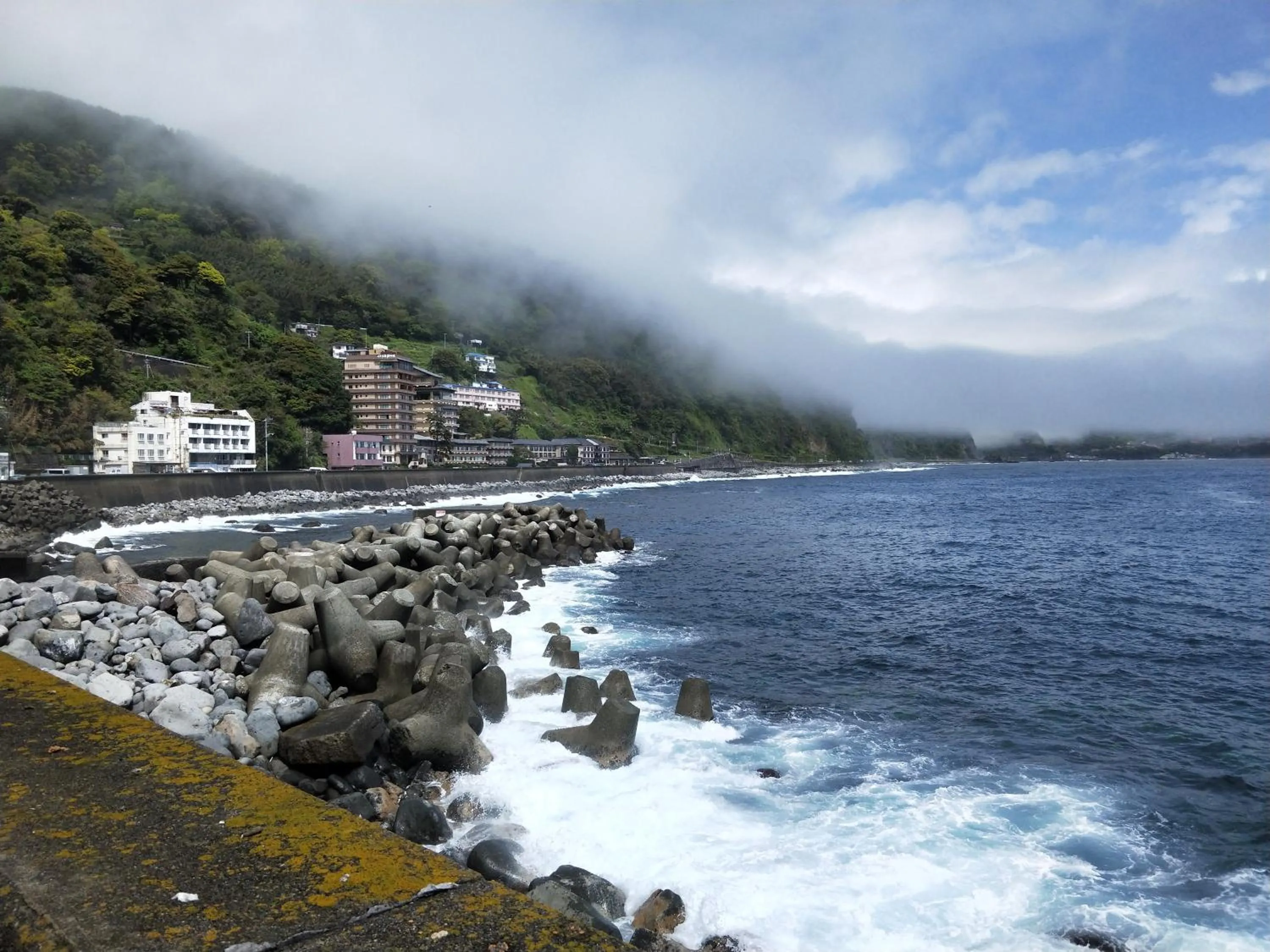 Izu Hokkawa Seaside Guesthouse 伊豆北川の家