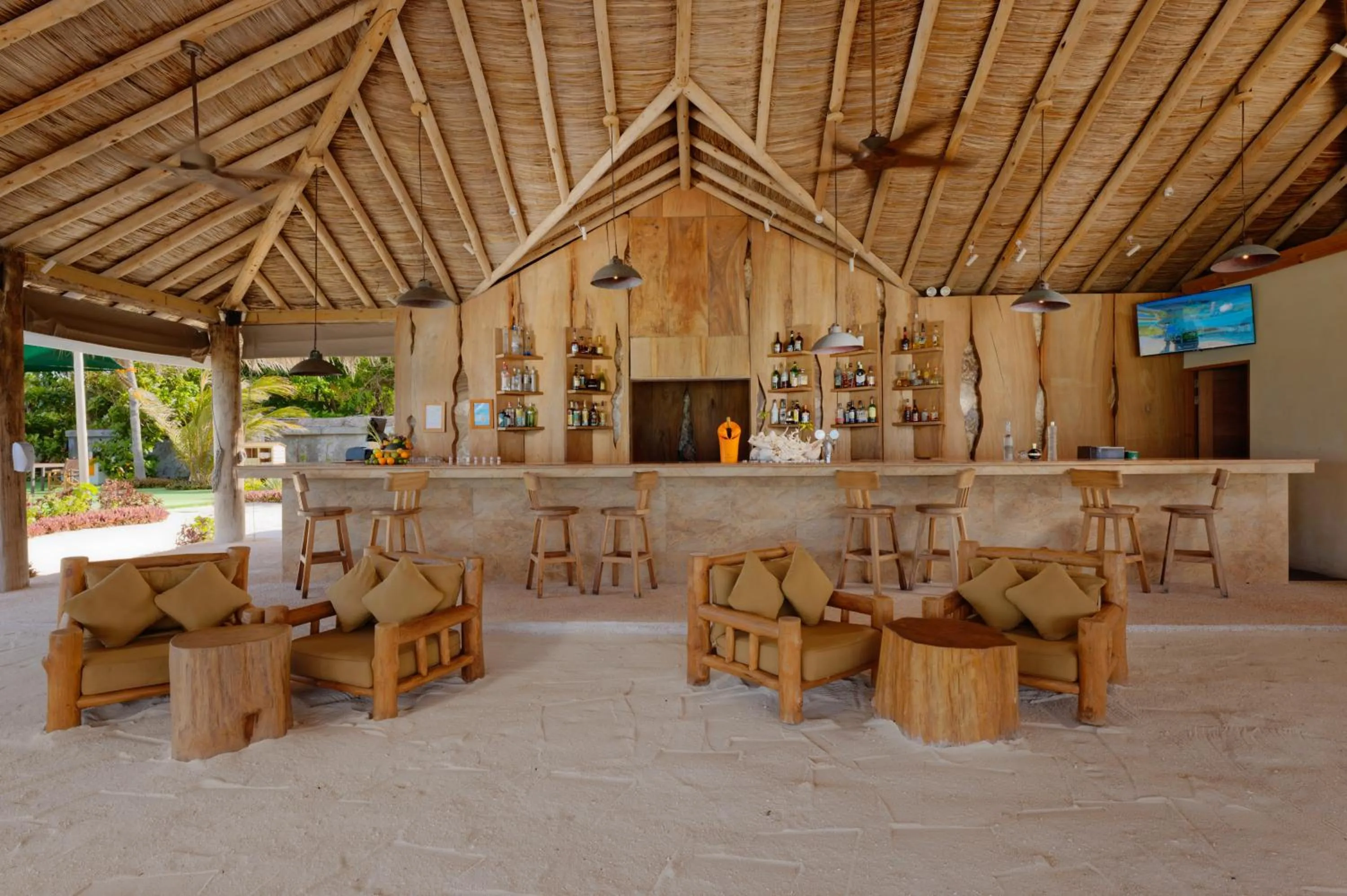 Lounge or bar in You & Me Maldives - Adults Only - Premium All-Inclusive