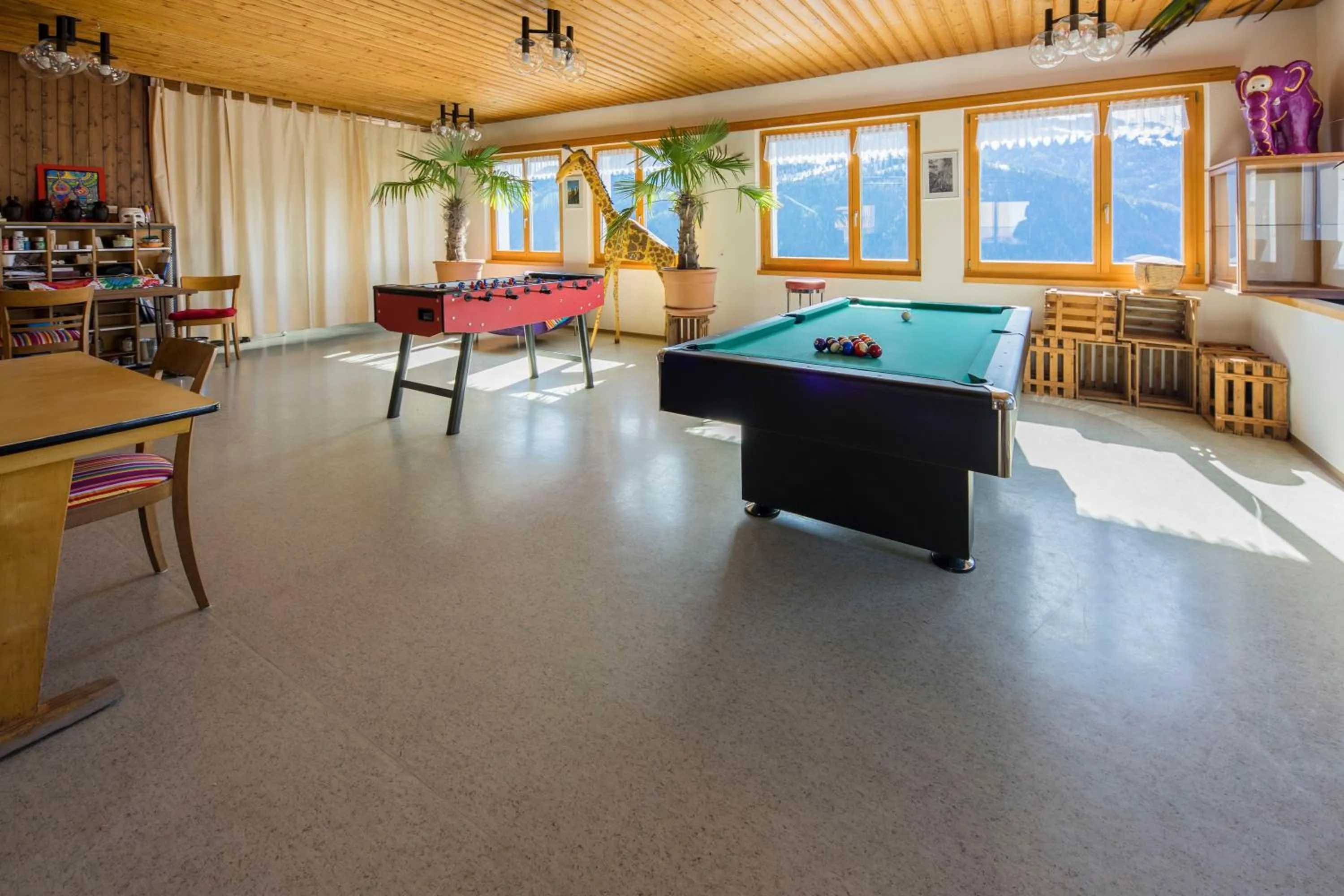 Communal lounge/ TV room in Gästehaus Alpina in Fanas