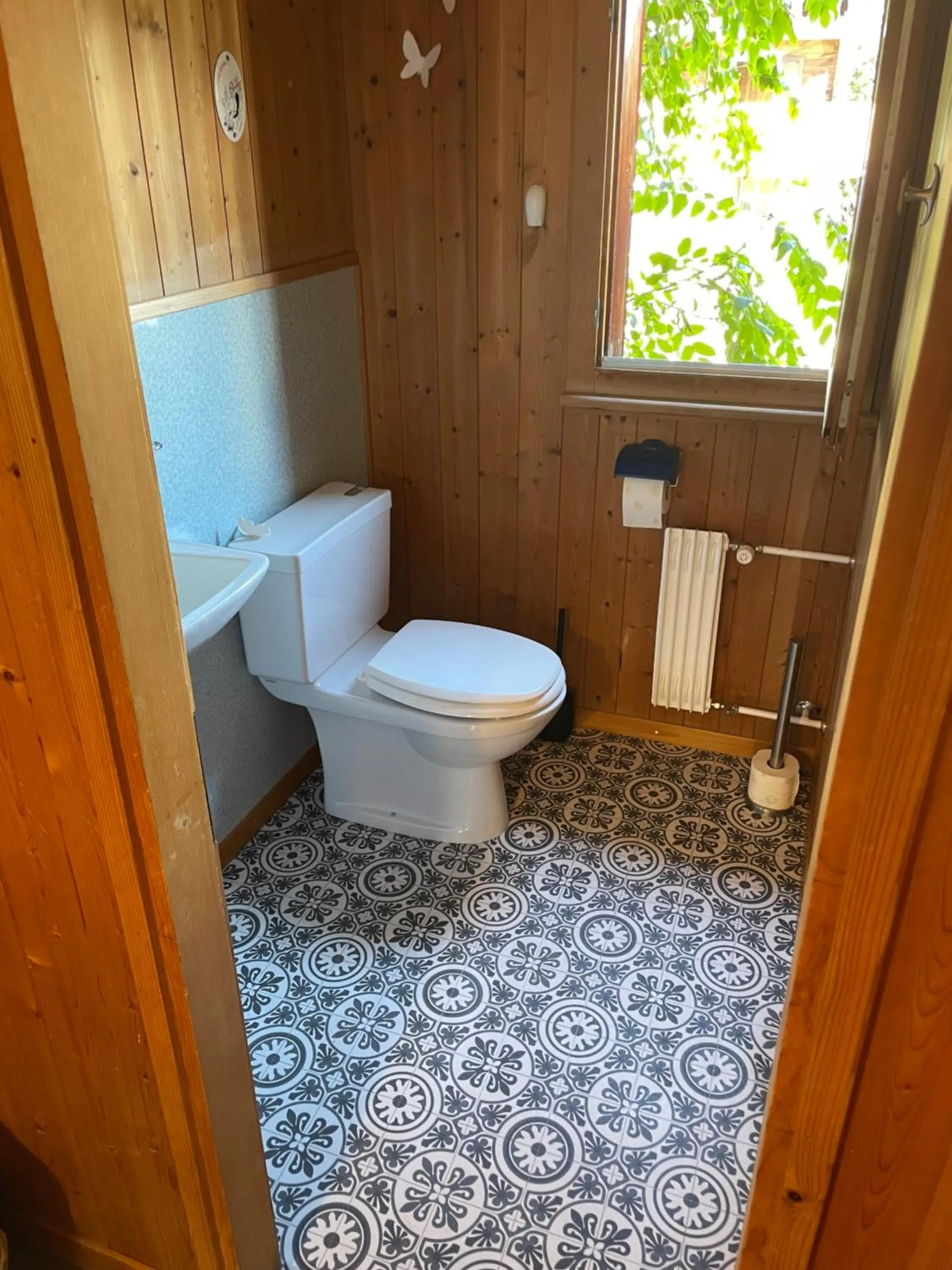 Toilet in Gästehaus Alpina in Fanas