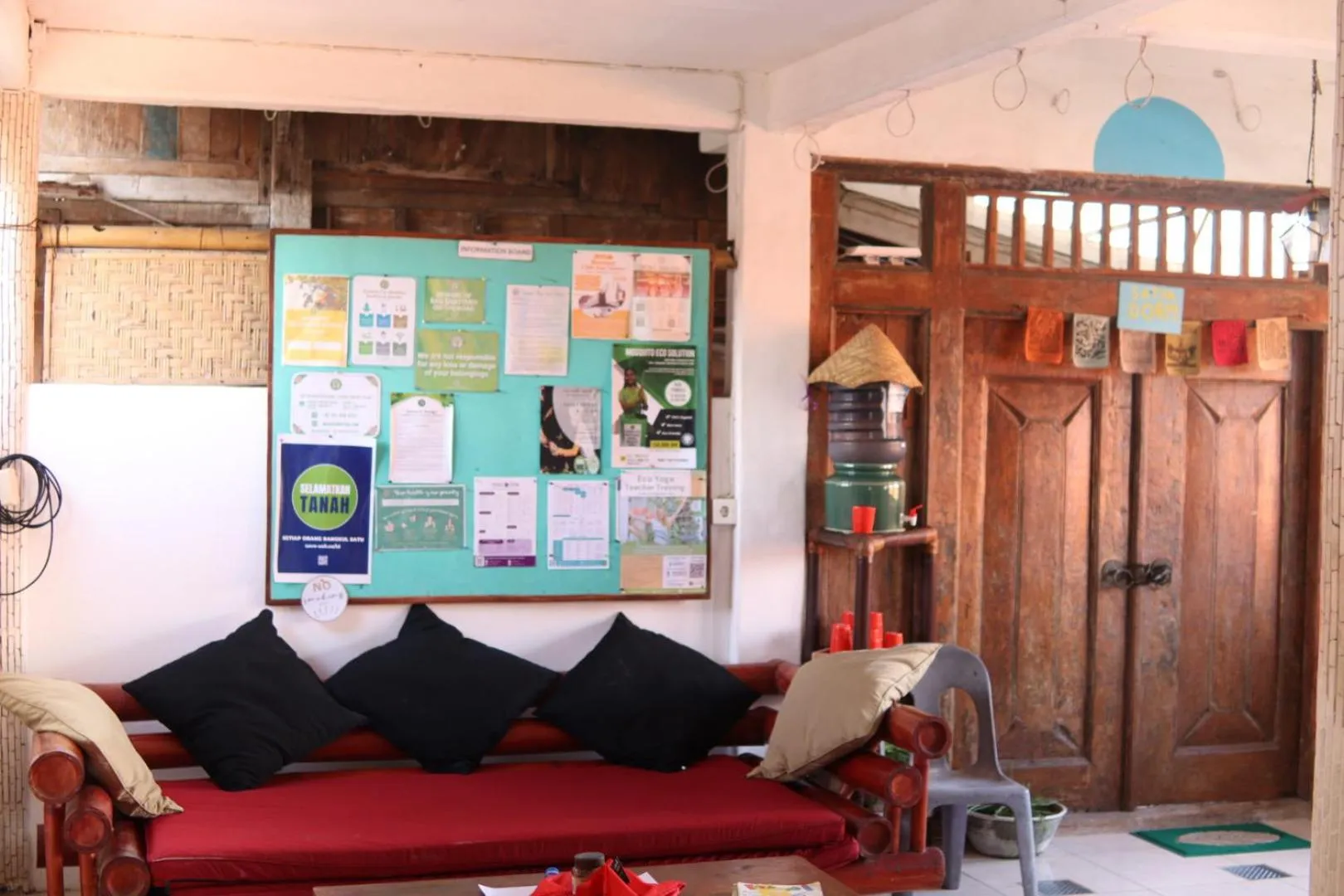 Living room in Seabreeze Hostel Bali